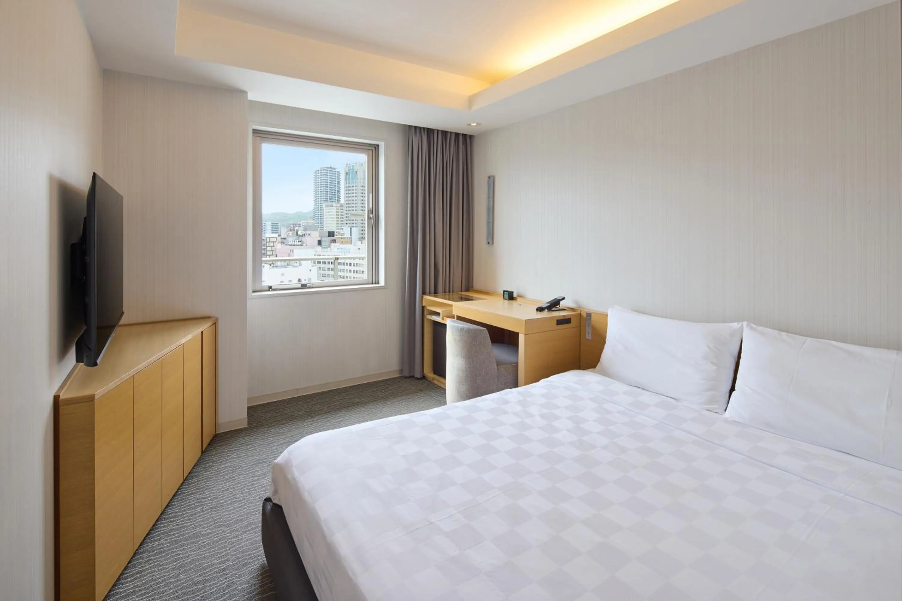 Photo of the whole room, Bed in Kobe Motomachi Tokyu REI Hotel
