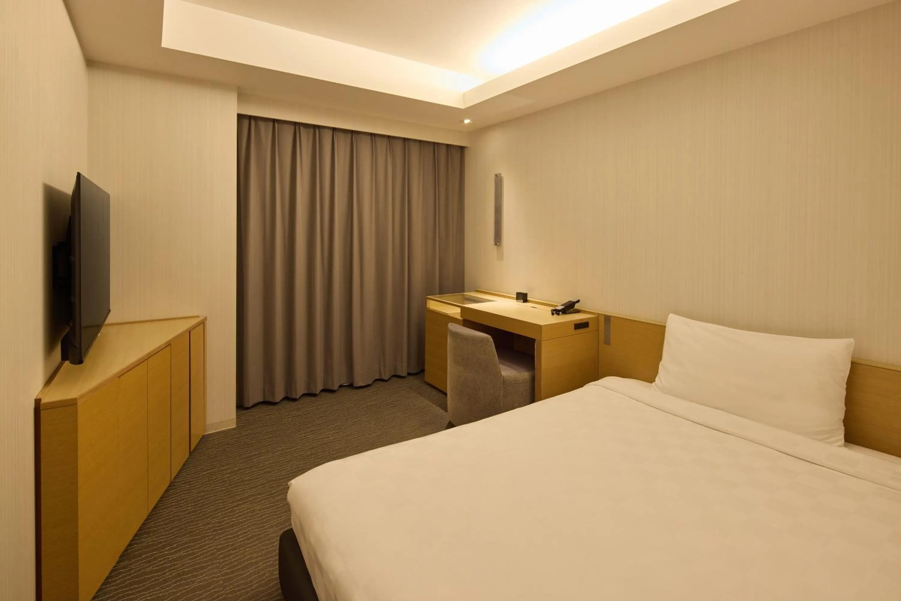 Photo of the whole room, Bed in Kobe Motomachi Tokyu REI Hotel