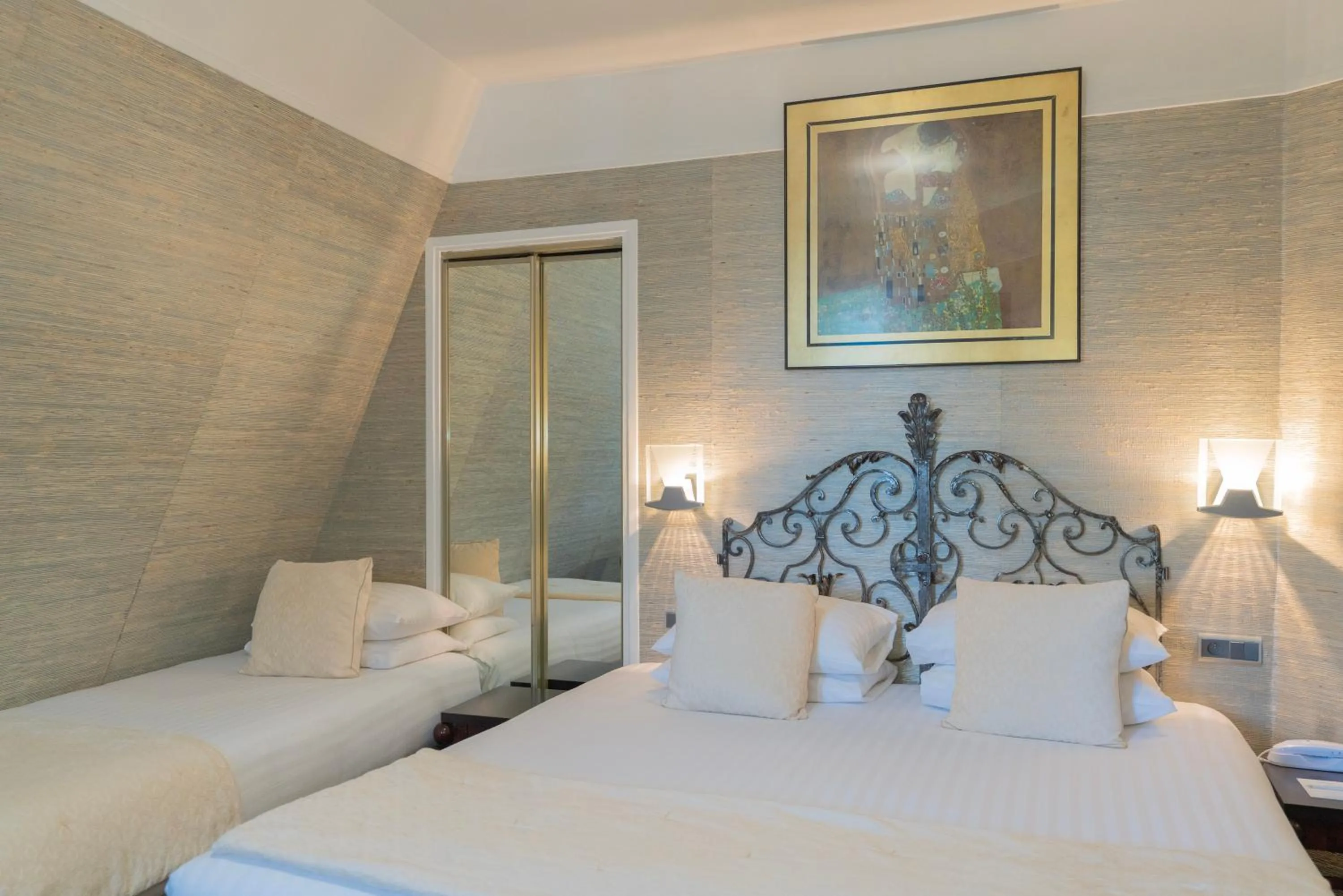 Bed in Hôtel Delavigne