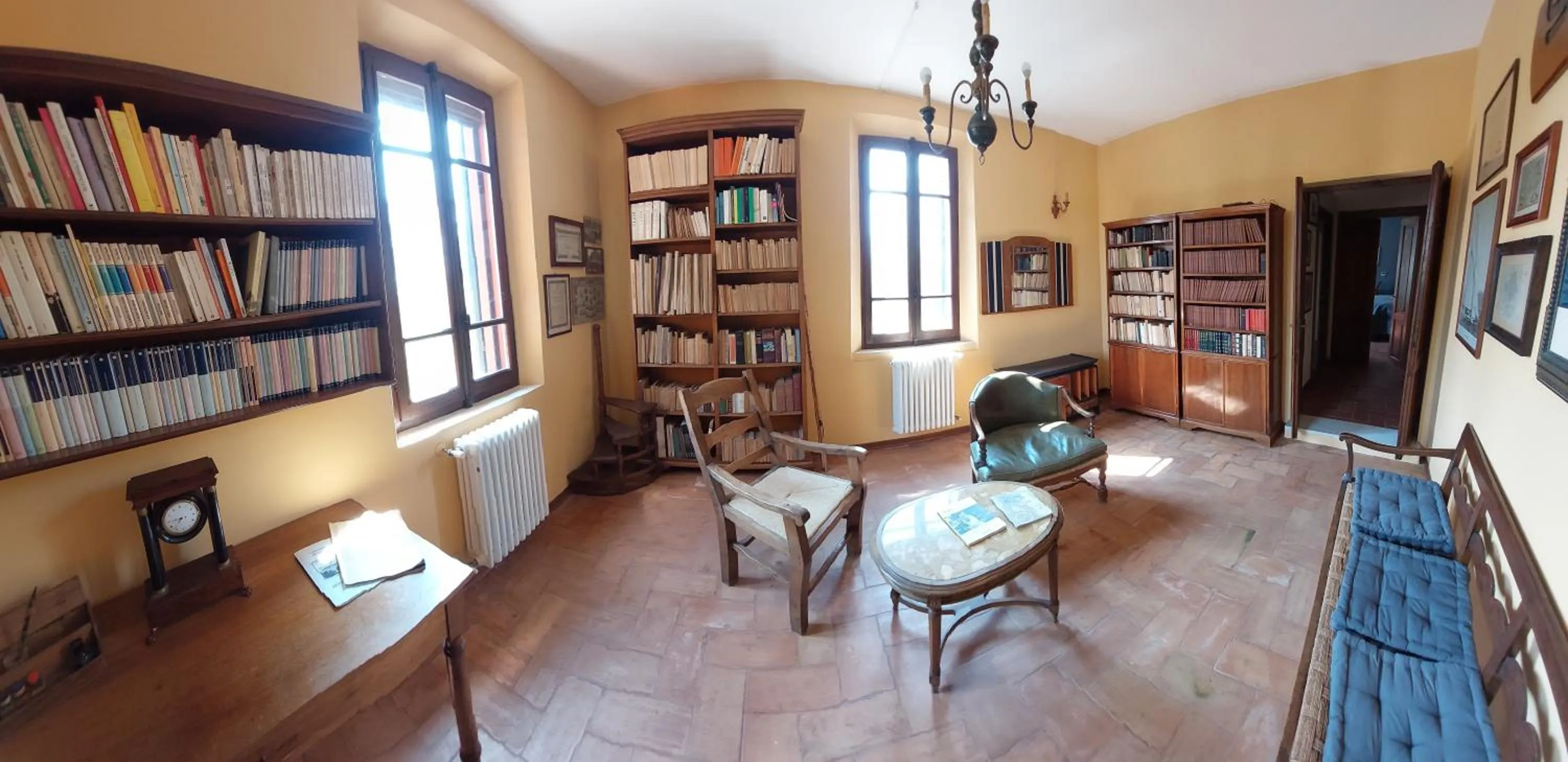 Library in B&B Podere Merlo