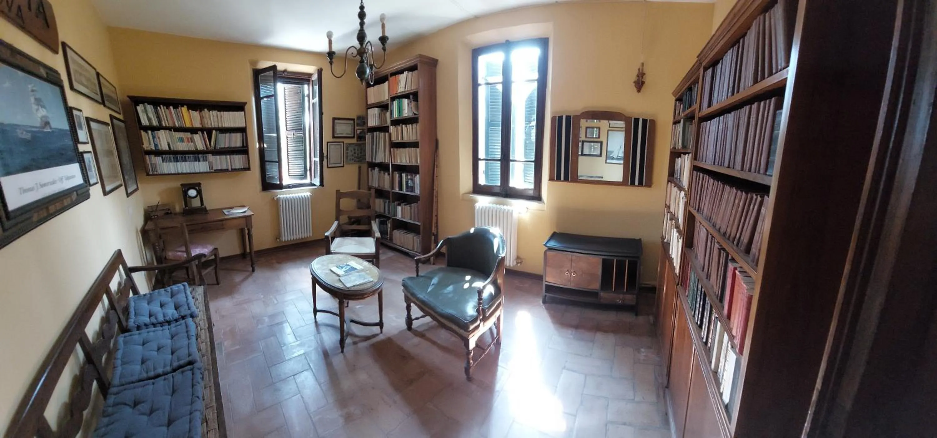 Library in B&B Podere Merlo