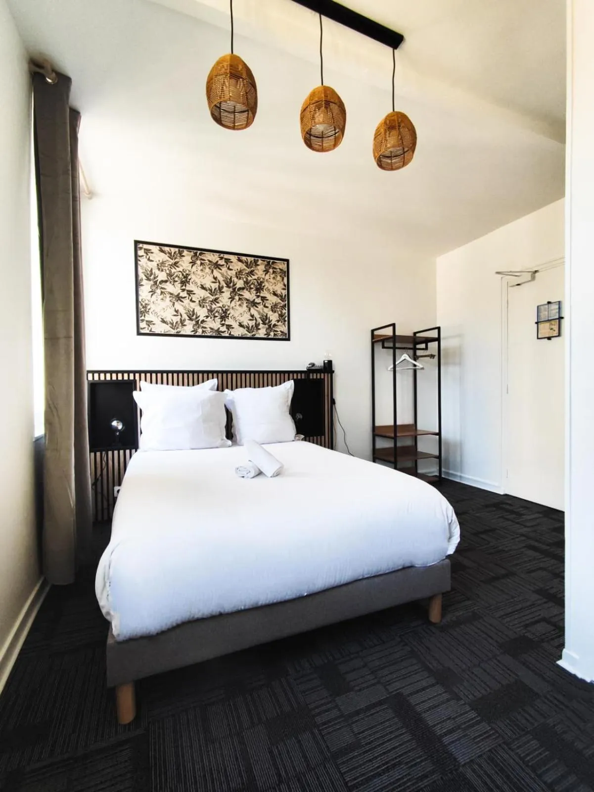 Photo of the whole room, Bed in Hôtel Le Lion D'or