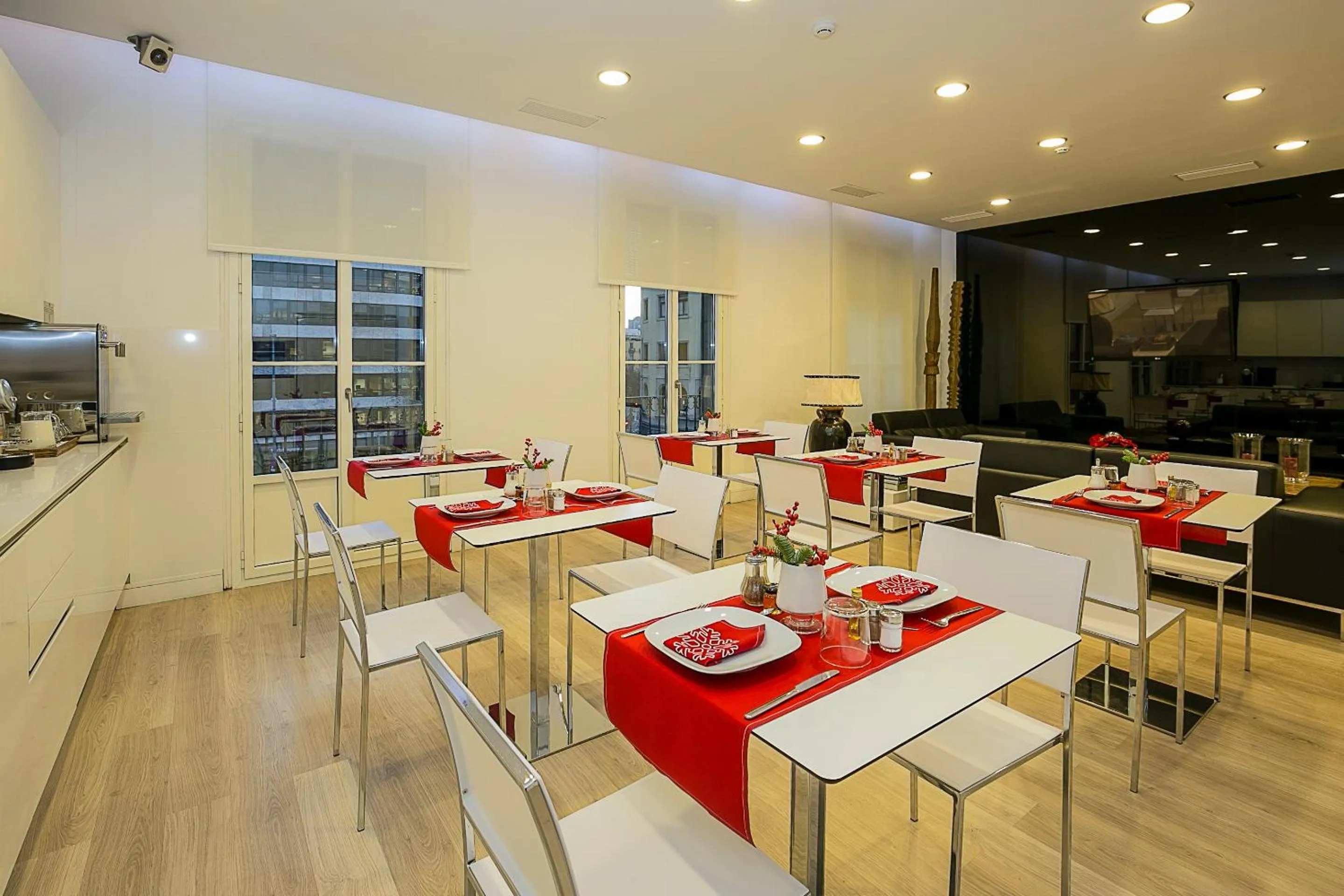 Restaurant/places to eat in The 8 Boutique B&B