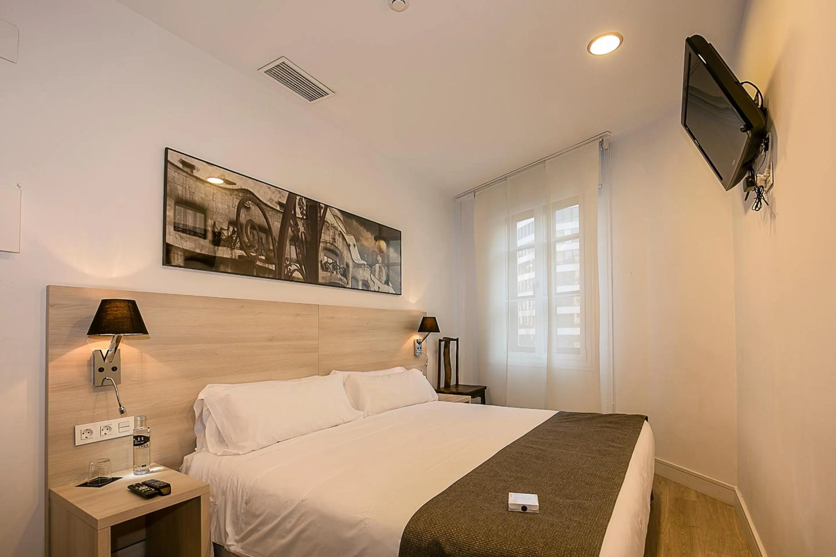 Photo of the whole room, Bed in The 8 Boutique B&B