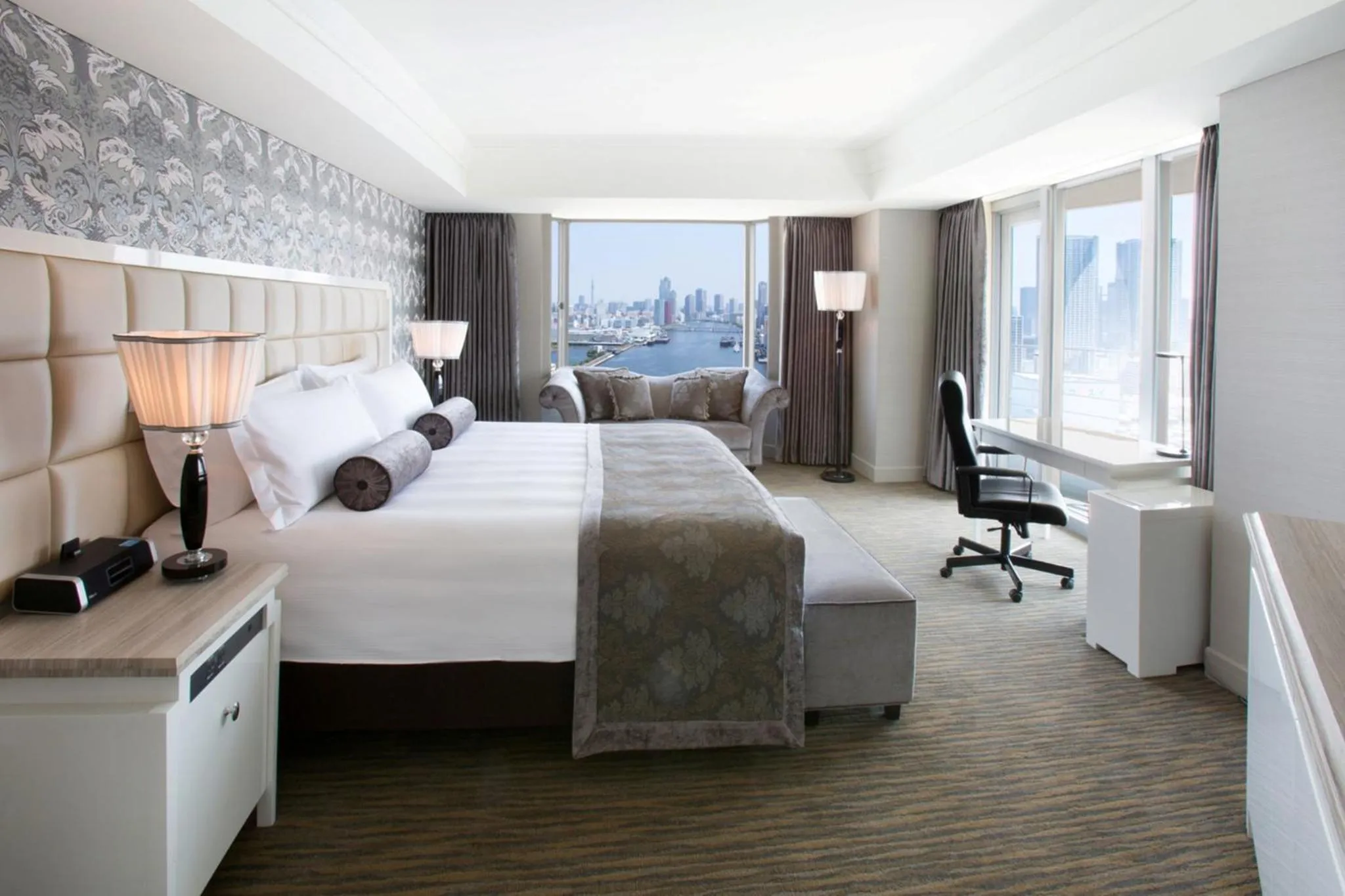 Photo of the whole room, Bed in InterContinental Tokyo Bay by IHG