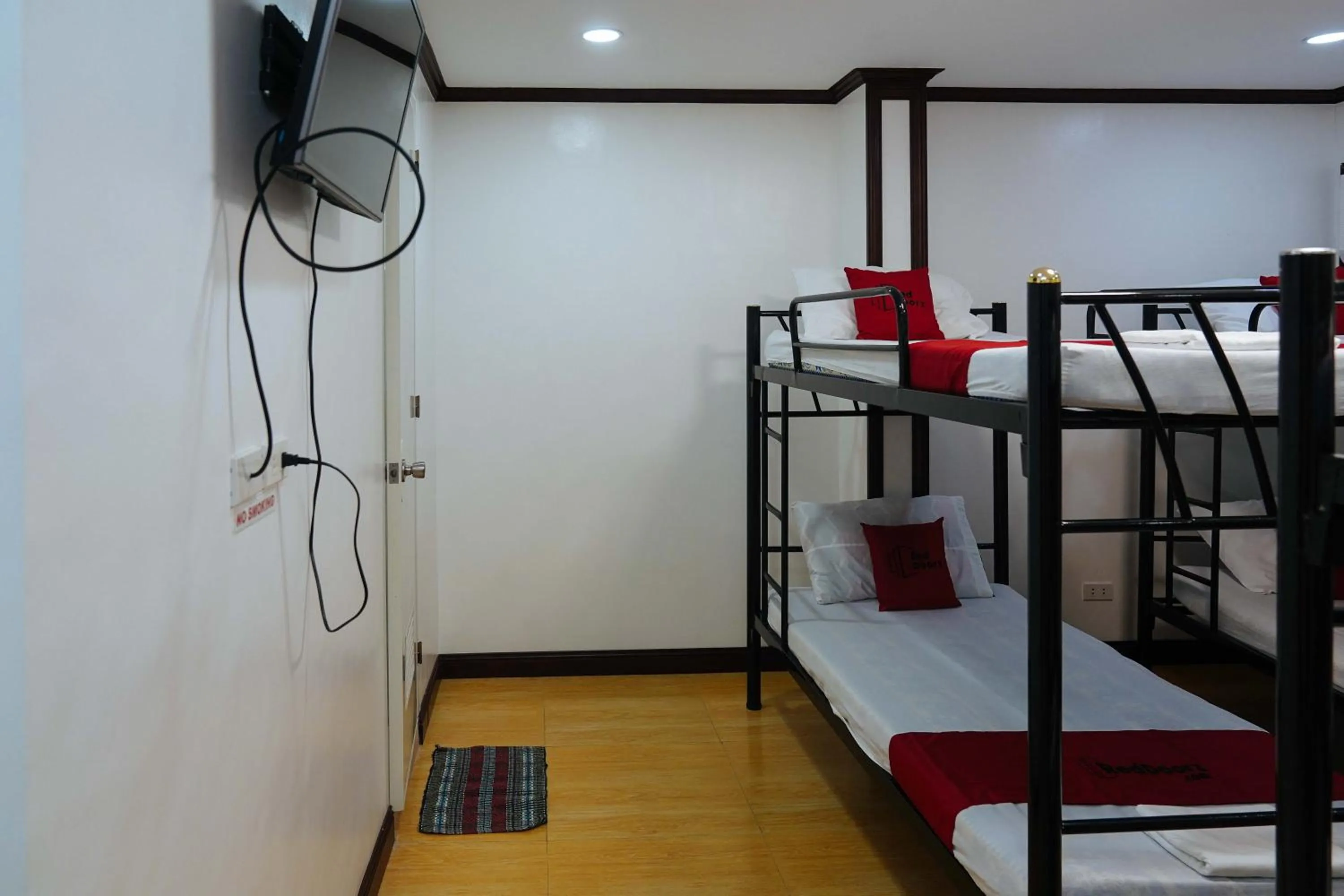 TV and multimedia, Bed in RedDoorz Plus at Billy's Resort Oslob