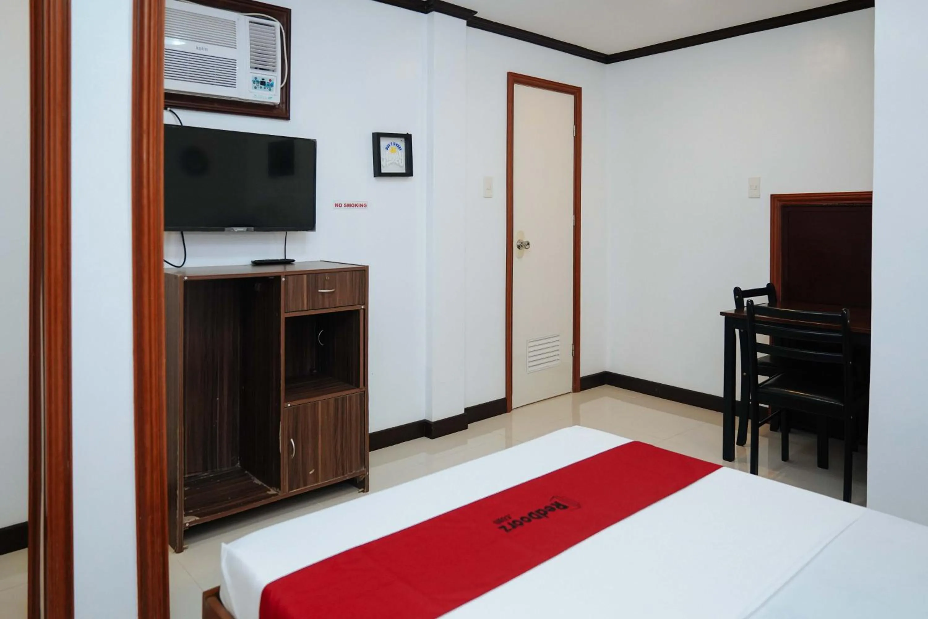 Bed in RedDoorz Plus at Billy's Resort Oslob