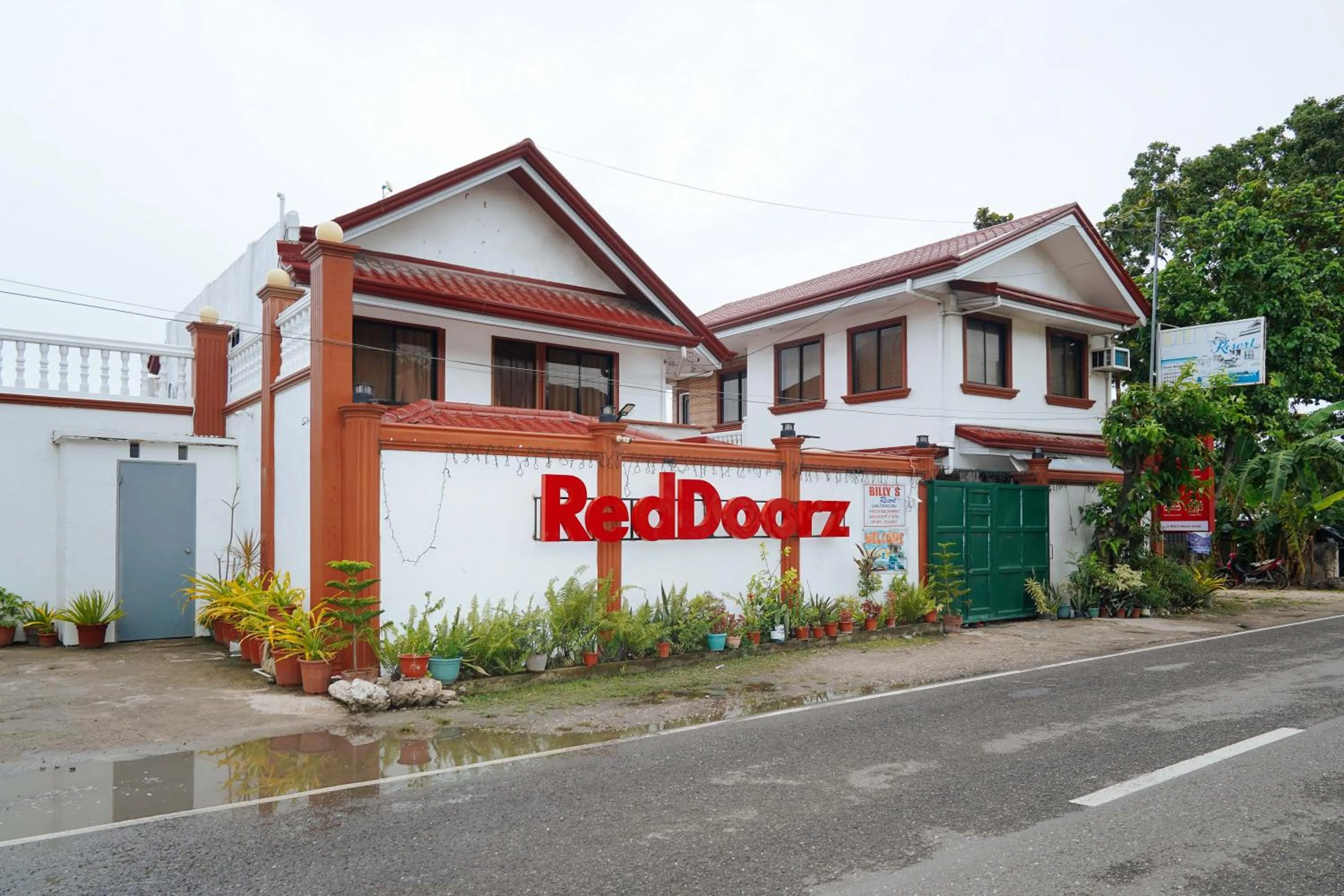 Property building in RedDoorz Plus at Billy's Resort Oslob