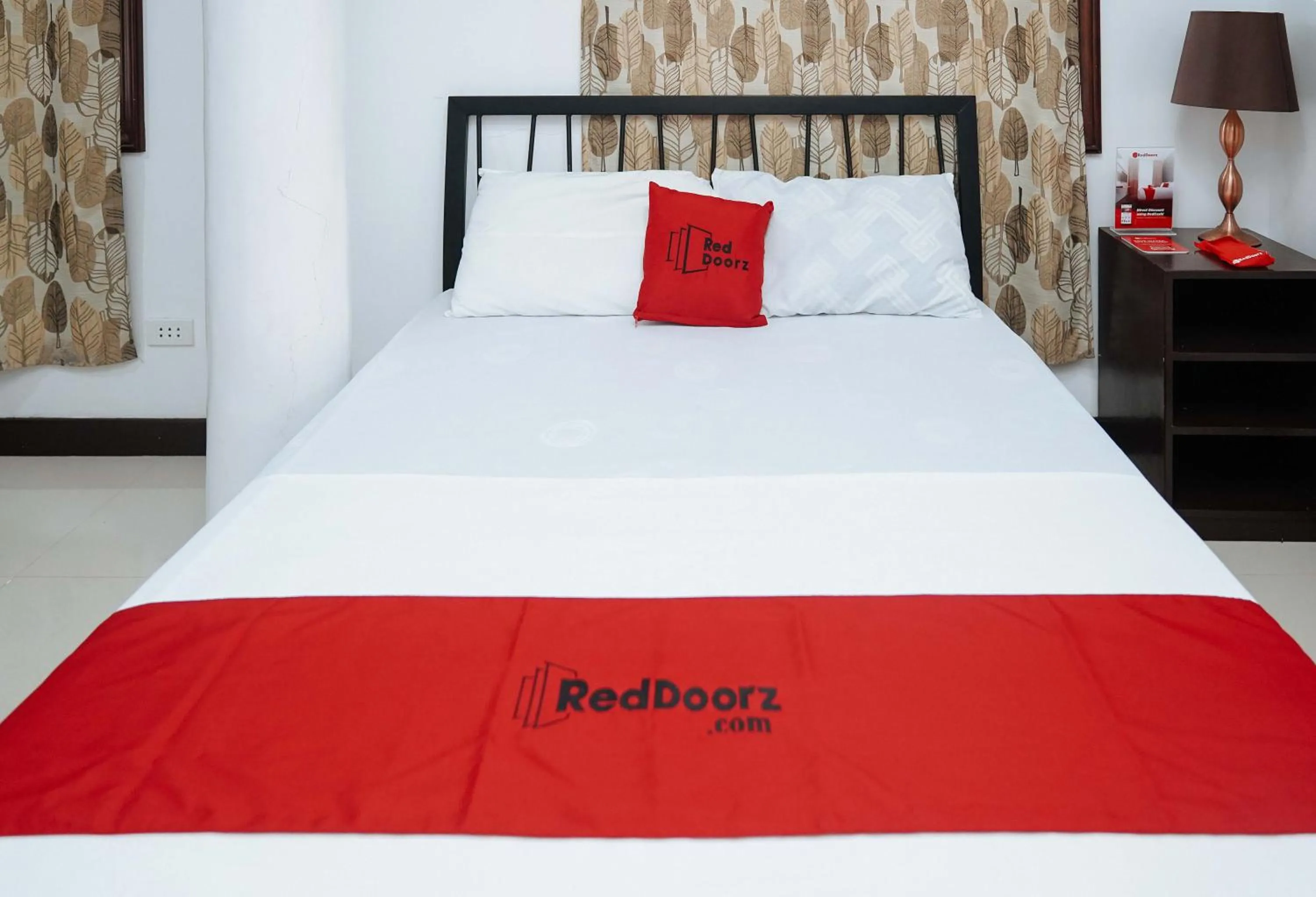 Bed in RedDoorz Plus at Billy's Resort Oslob