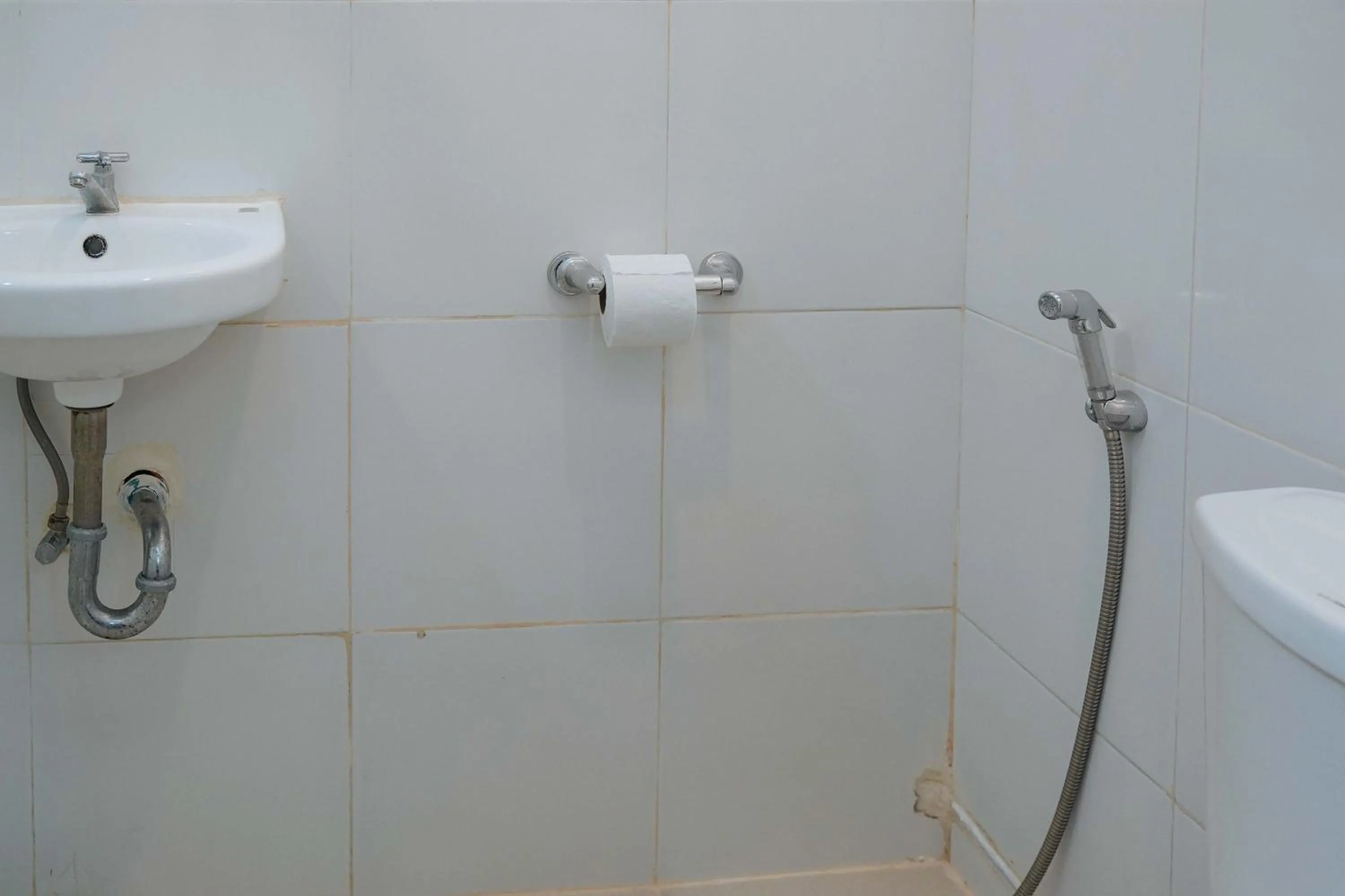 Shower in RedDoorz Plus at Billy's Resort Oslob