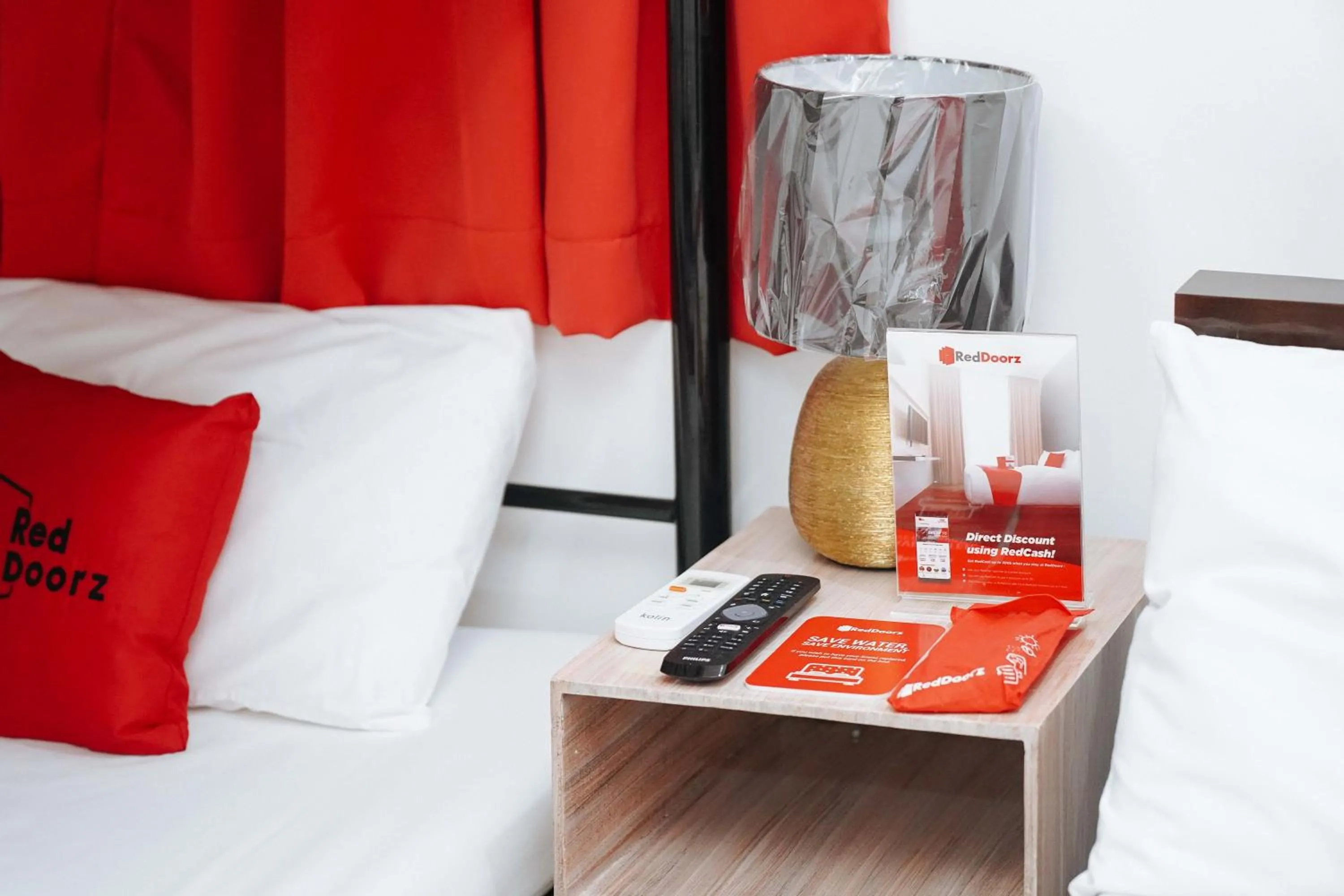 Bed in RedDoorz Plus at Billy's Resort Oslob