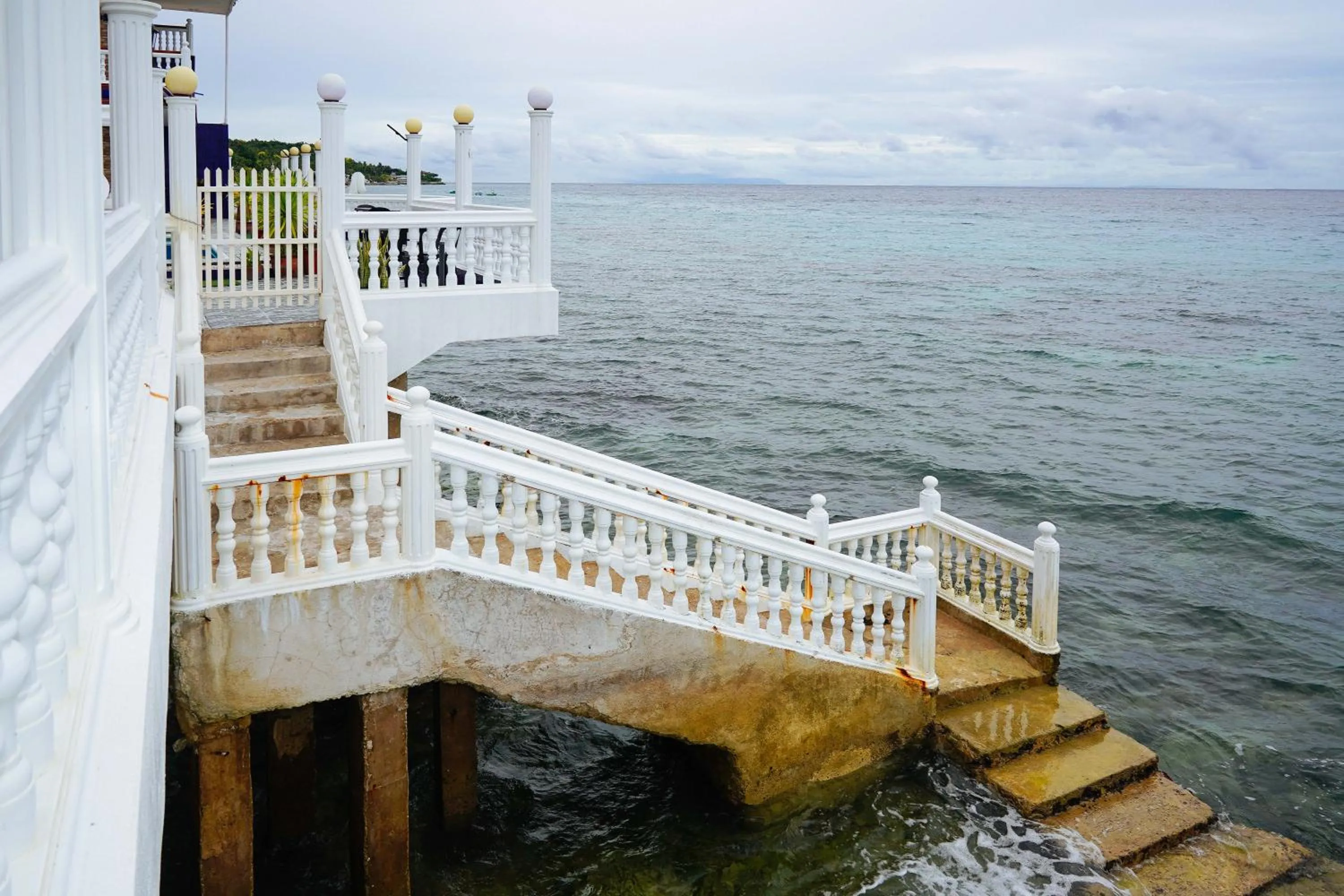 Balcony/Terrace in RedDoorz Plus at Billy's Resort Oslob