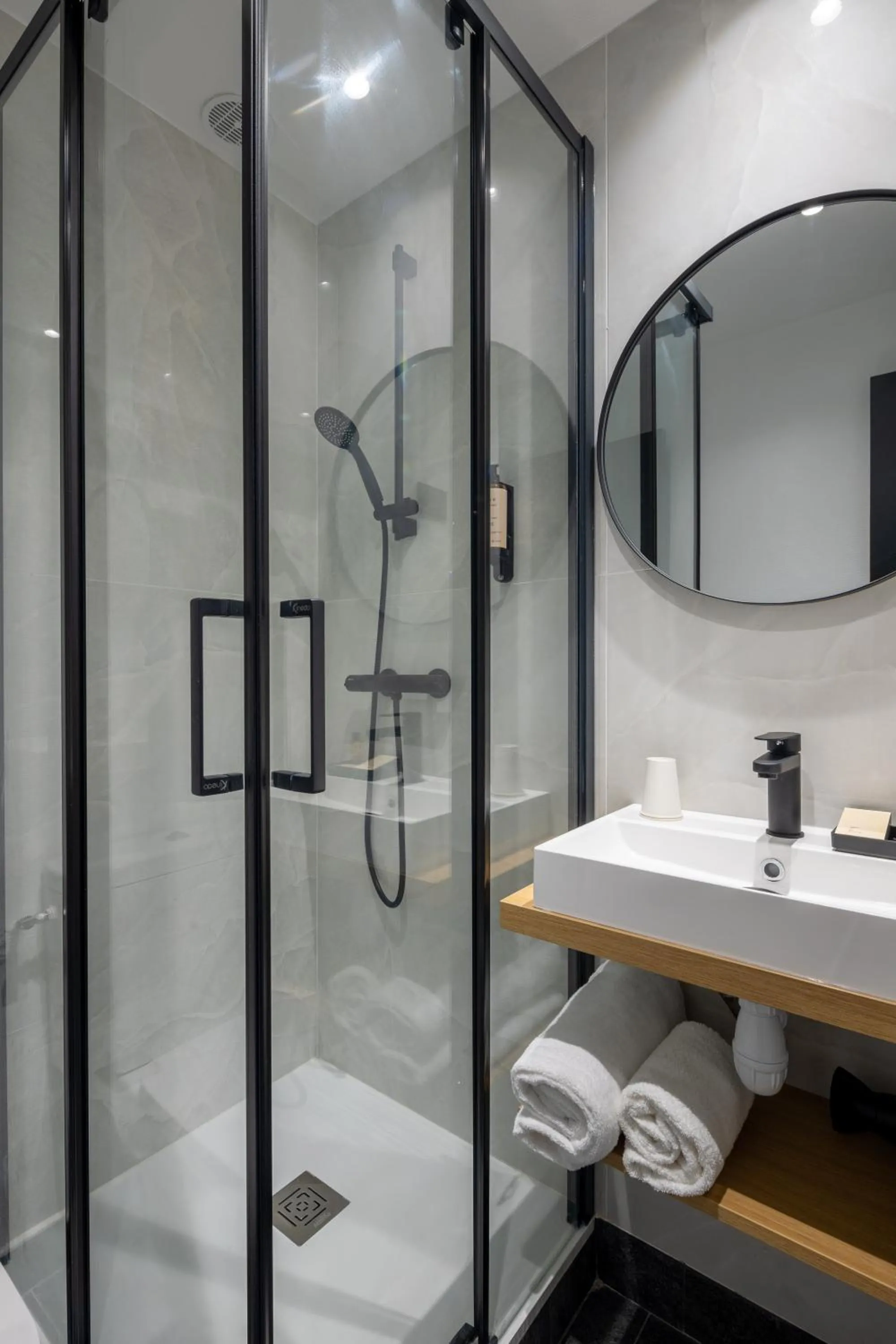 Bathroom in Hôtel Bristol Union Intra Muros