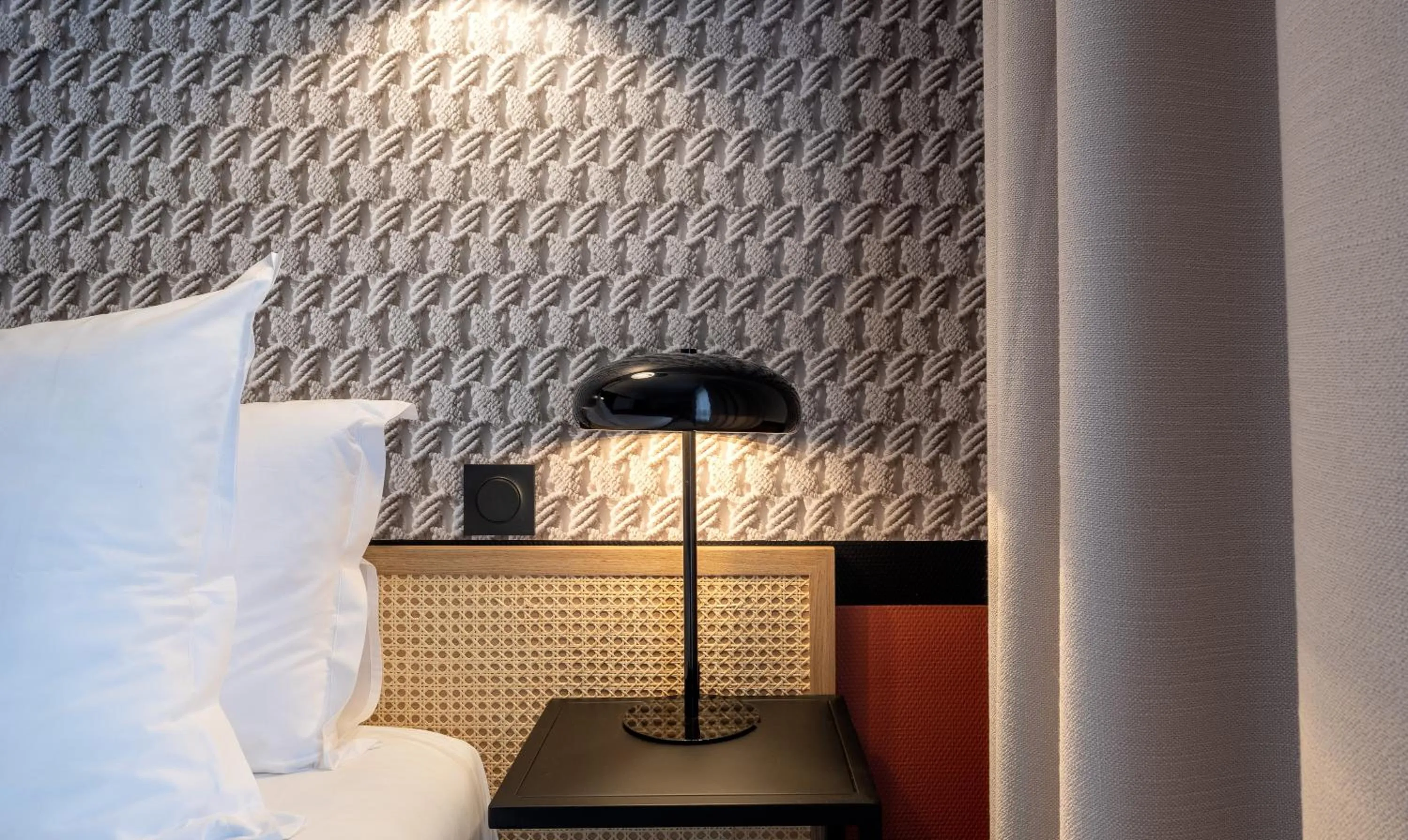 Bed in Hôtel Bristol Union Intra Muros