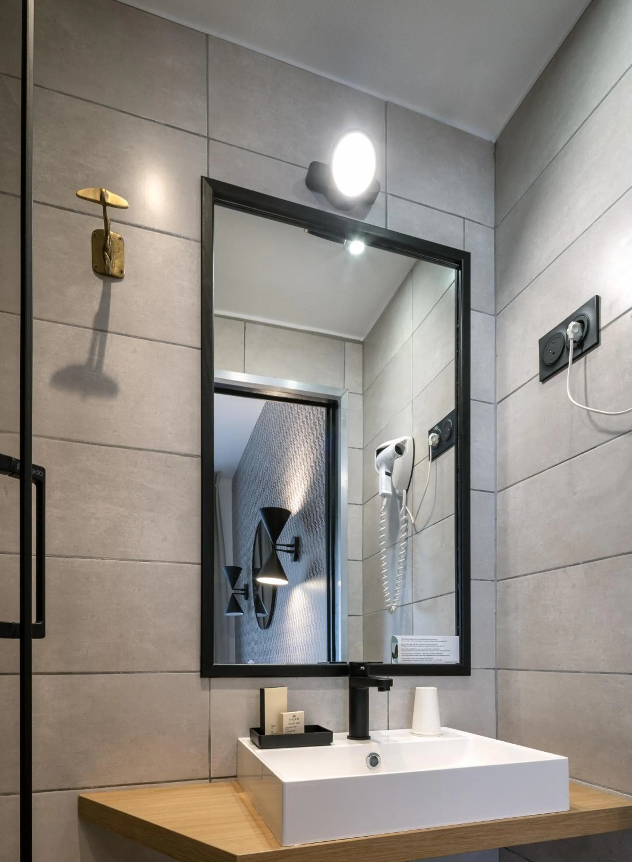 Bathroom in Hôtel Bristol Union Intra Muros