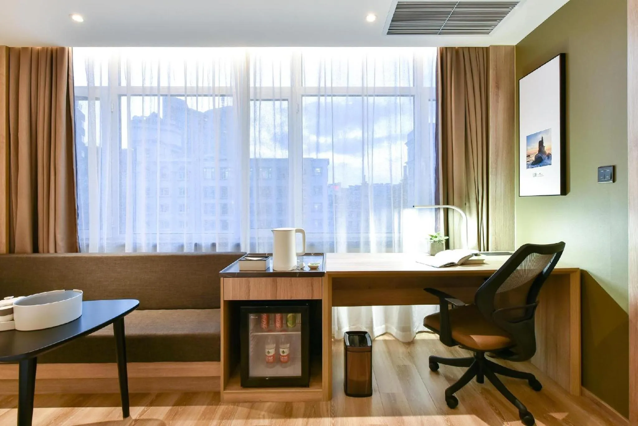 Photo of the whole room in Atour Hotel Dalian Lvshunkou