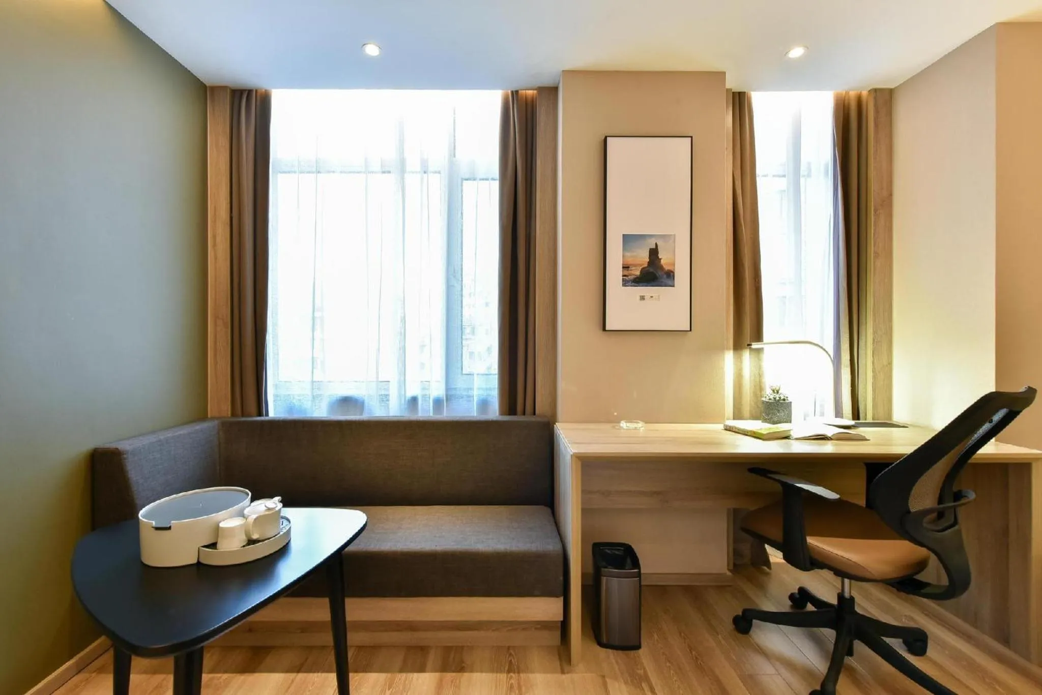 Photo of the whole room in Atour Hotel Dalian Lvshunkou