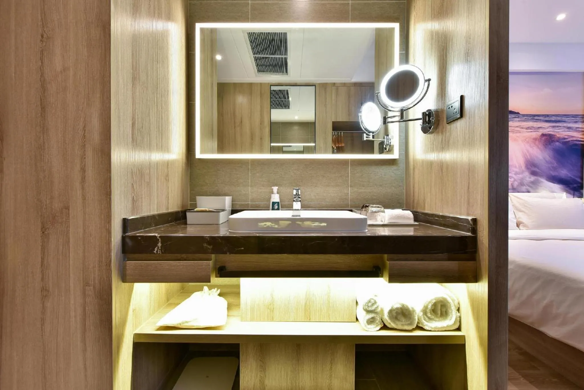 Photo of the whole room, Bed in Atour Hotel Dalian Lvshunkou