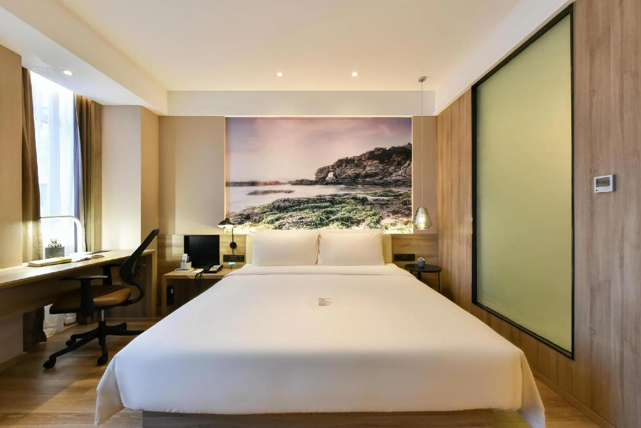 Photo of the whole room, Bed in Atour Hotel Dalian Lvshunkou