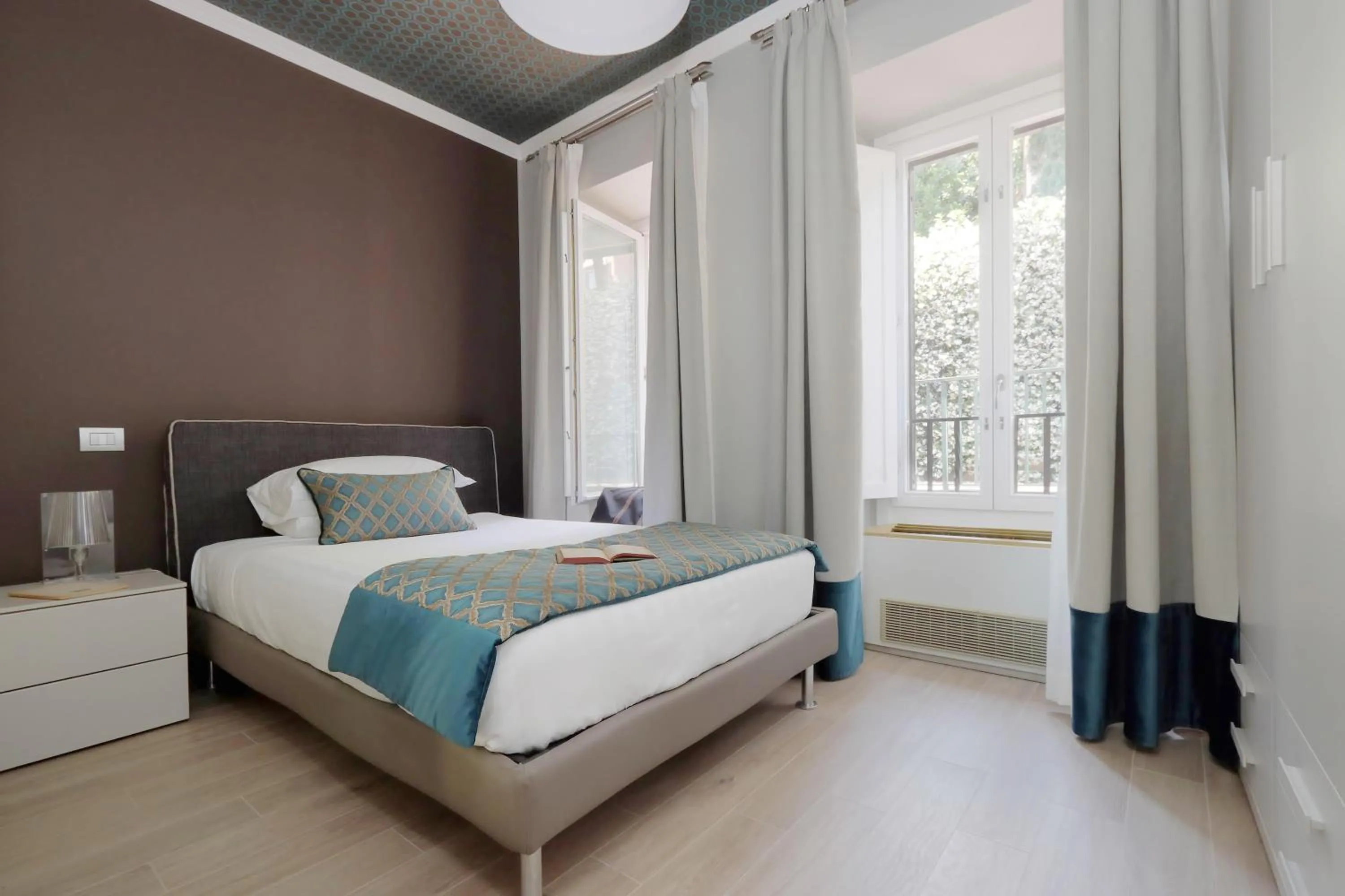 Bed in Piazzetta Margutta - My Extra Home