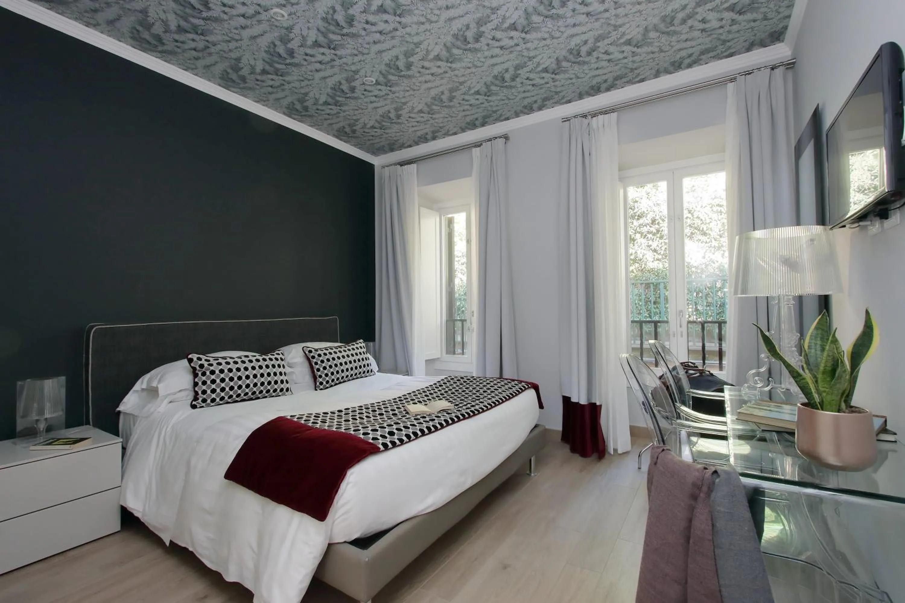 Bed in Piazzetta Margutta - My Extra Home