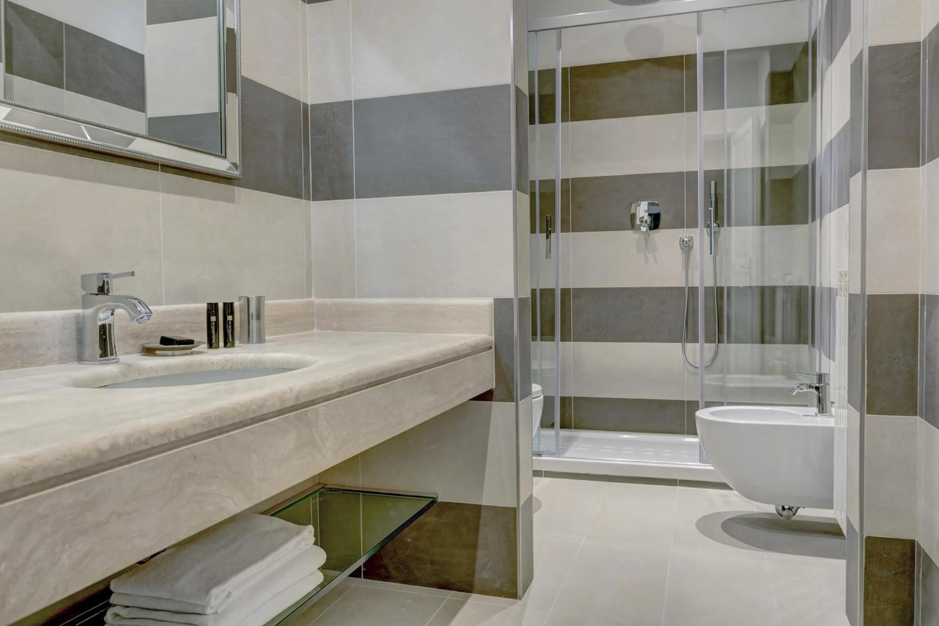 Bathroom in Piazzetta Margutta - My Extra Home