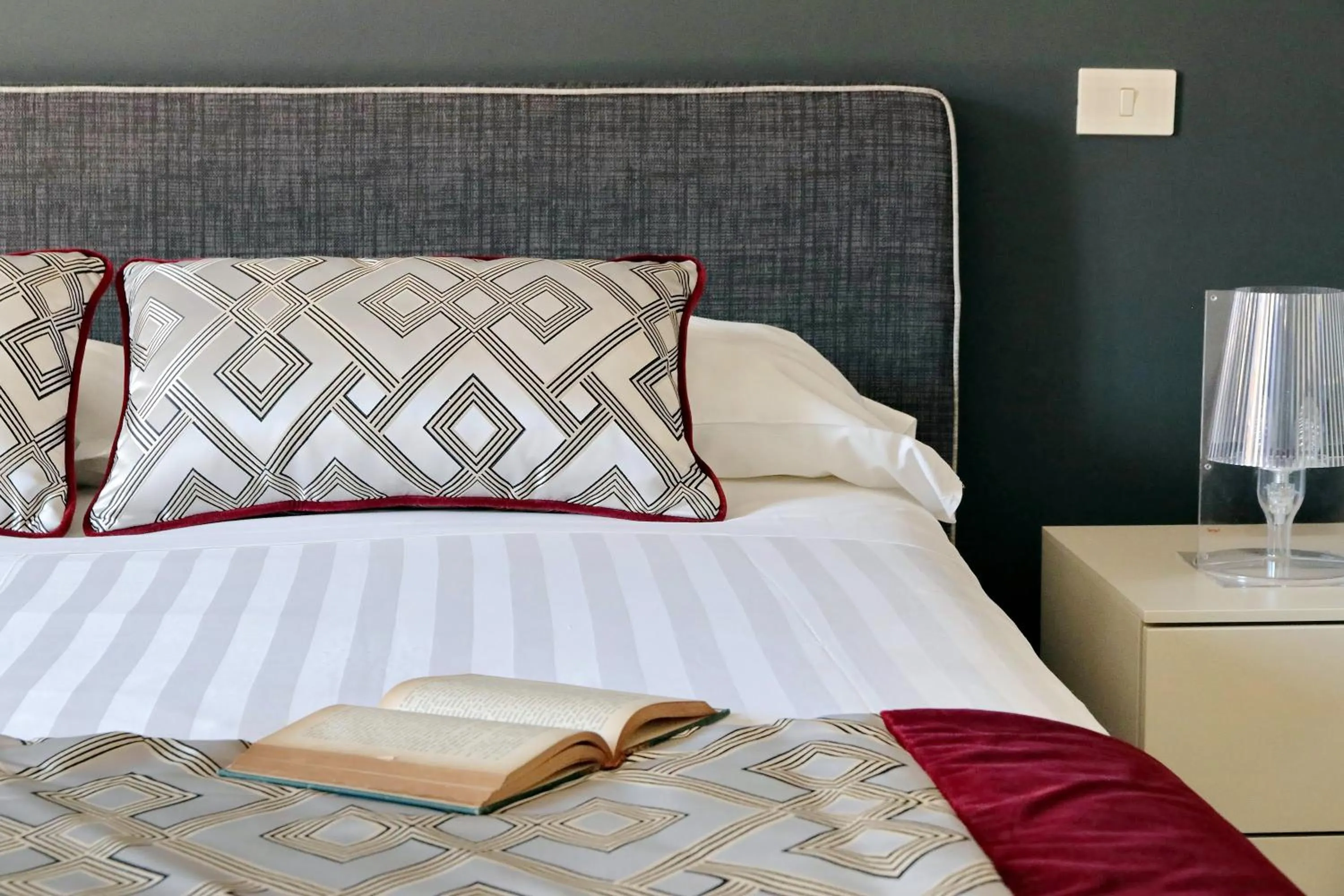 Bed in Piazzetta Margutta - My Extra Home