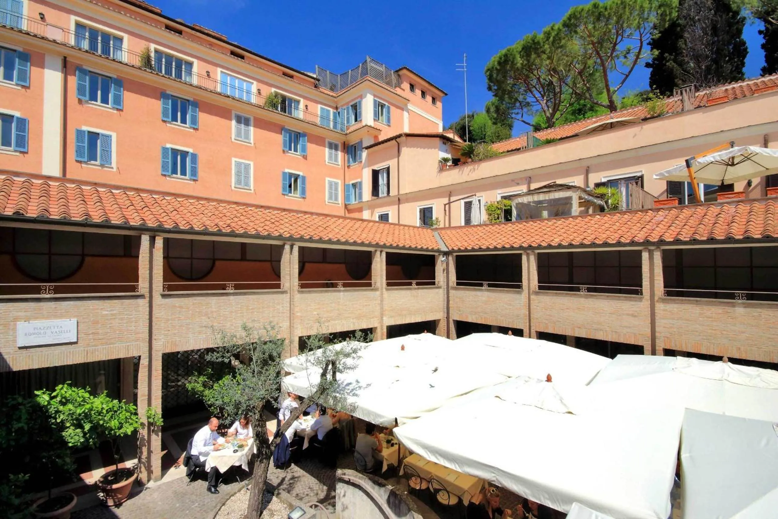 Restaurant/places to eat in Piazzetta Margutta - My Extra Home