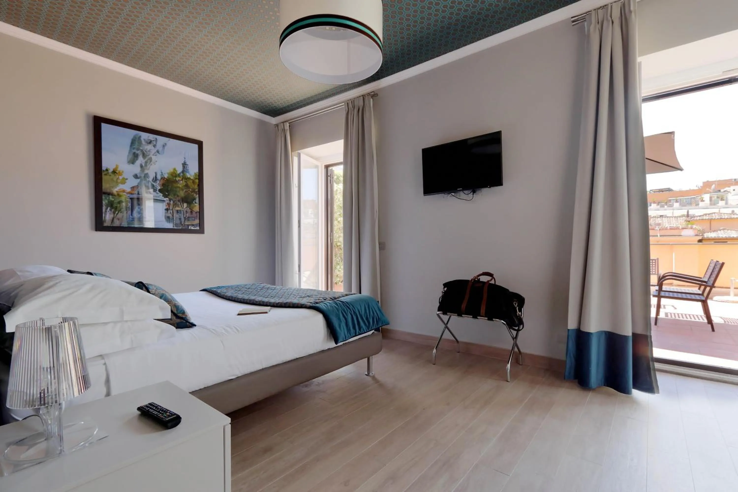 Bed in Piazzetta Margutta - My Extra Home