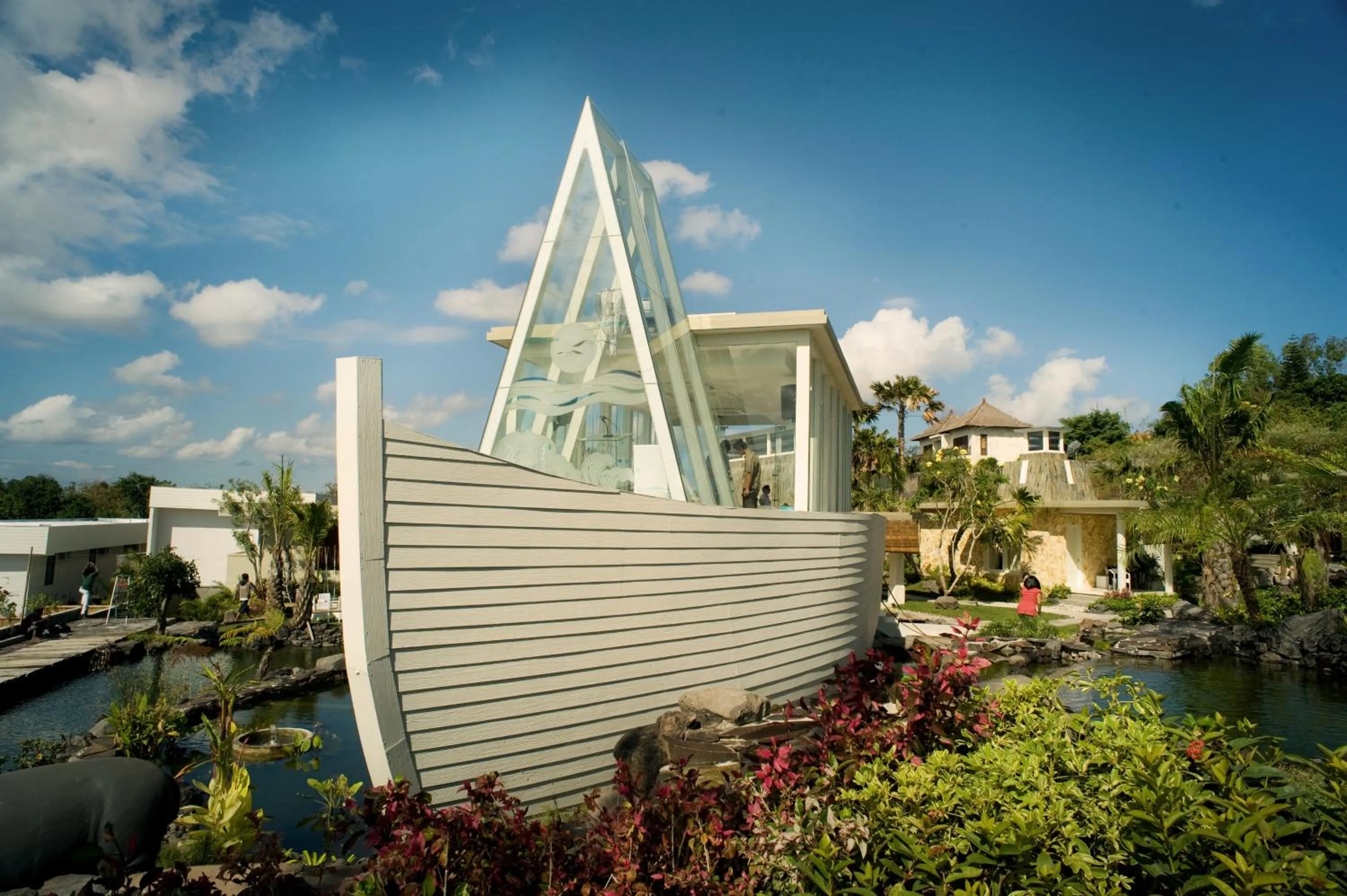 Restaurant/places to eat in Noah Villa and Chapel