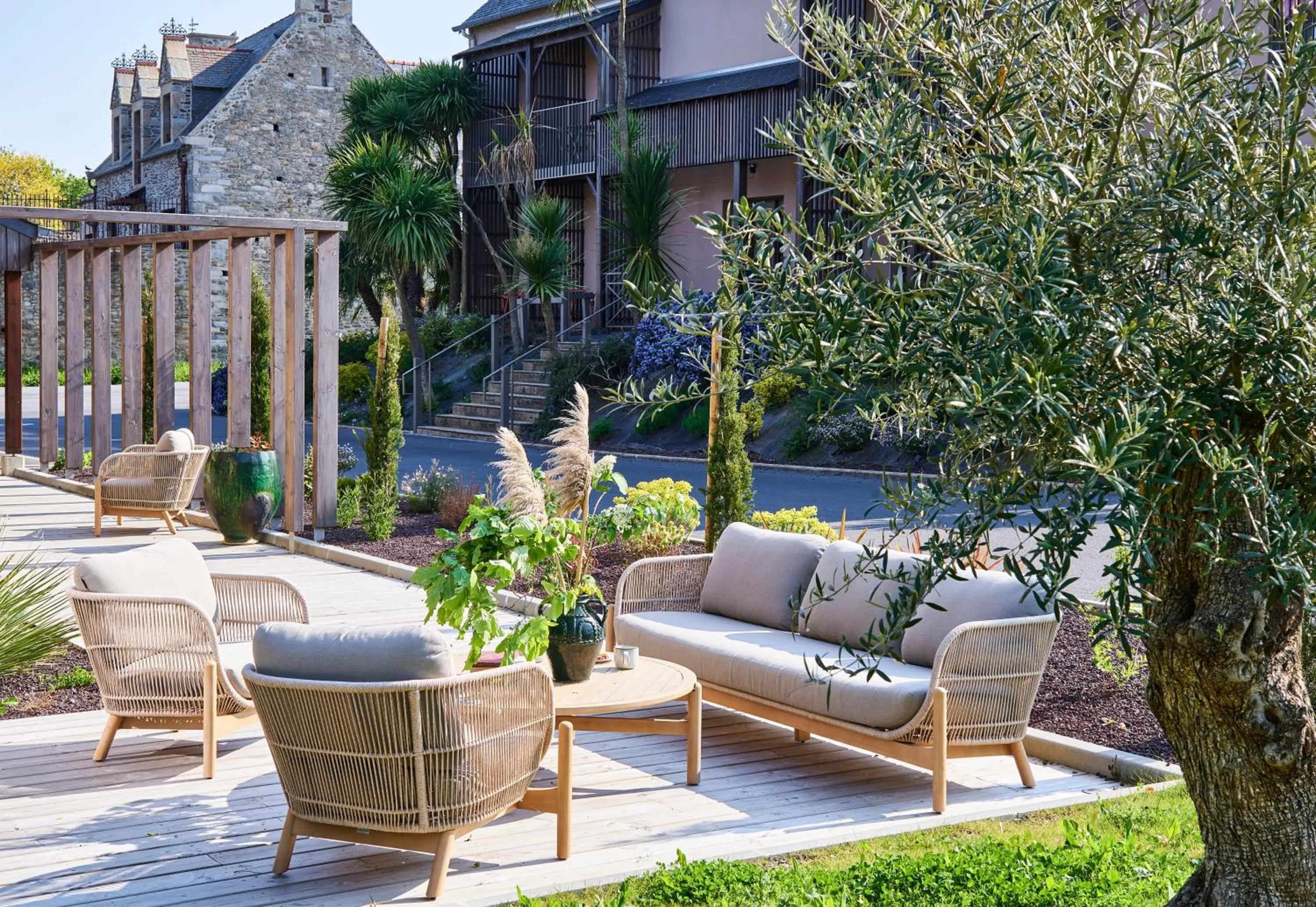 Patio in Hôtel Oré, Saint-Malo