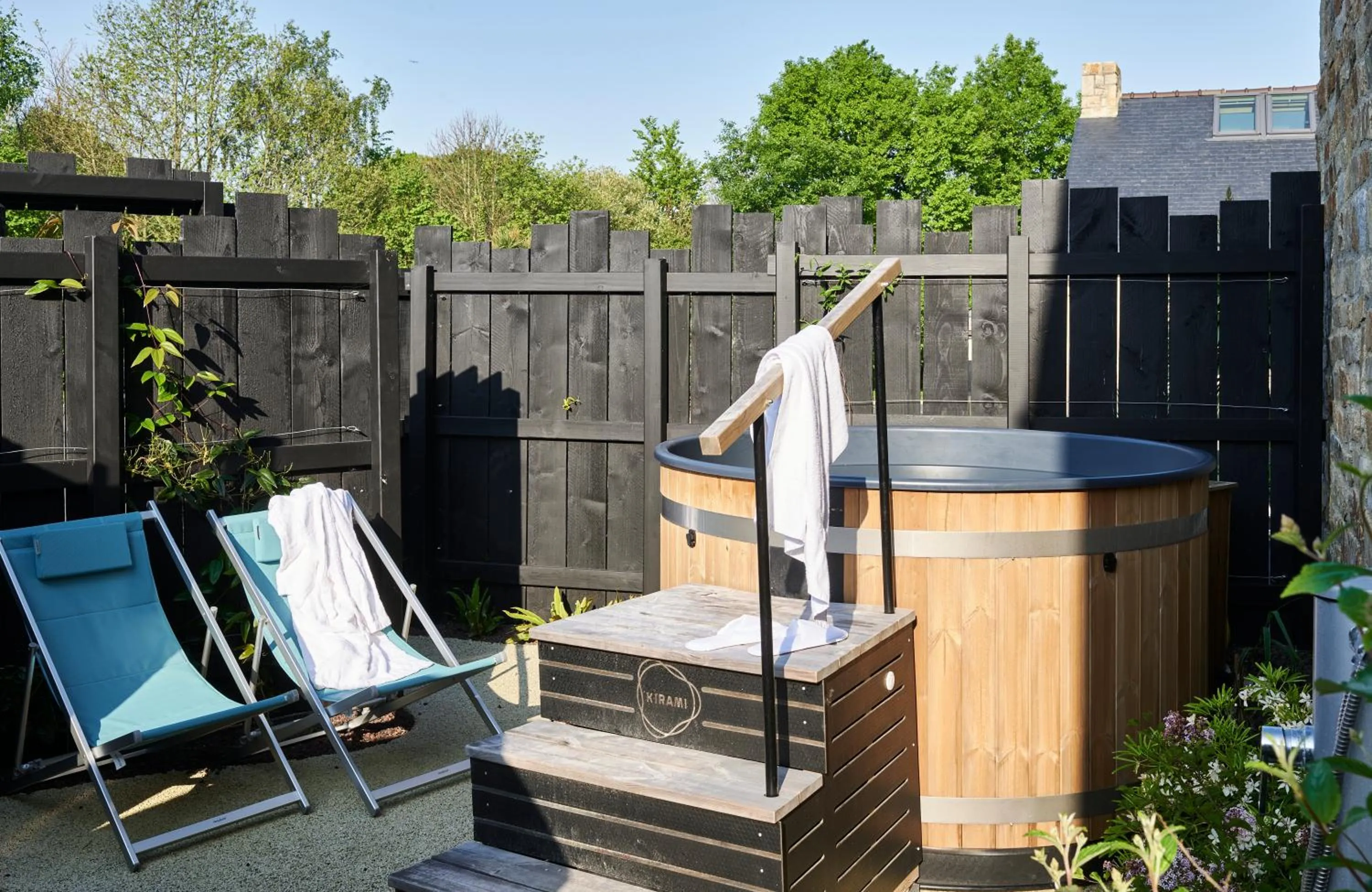 Hot Tub in Hôtel Oré, Saint-Malo