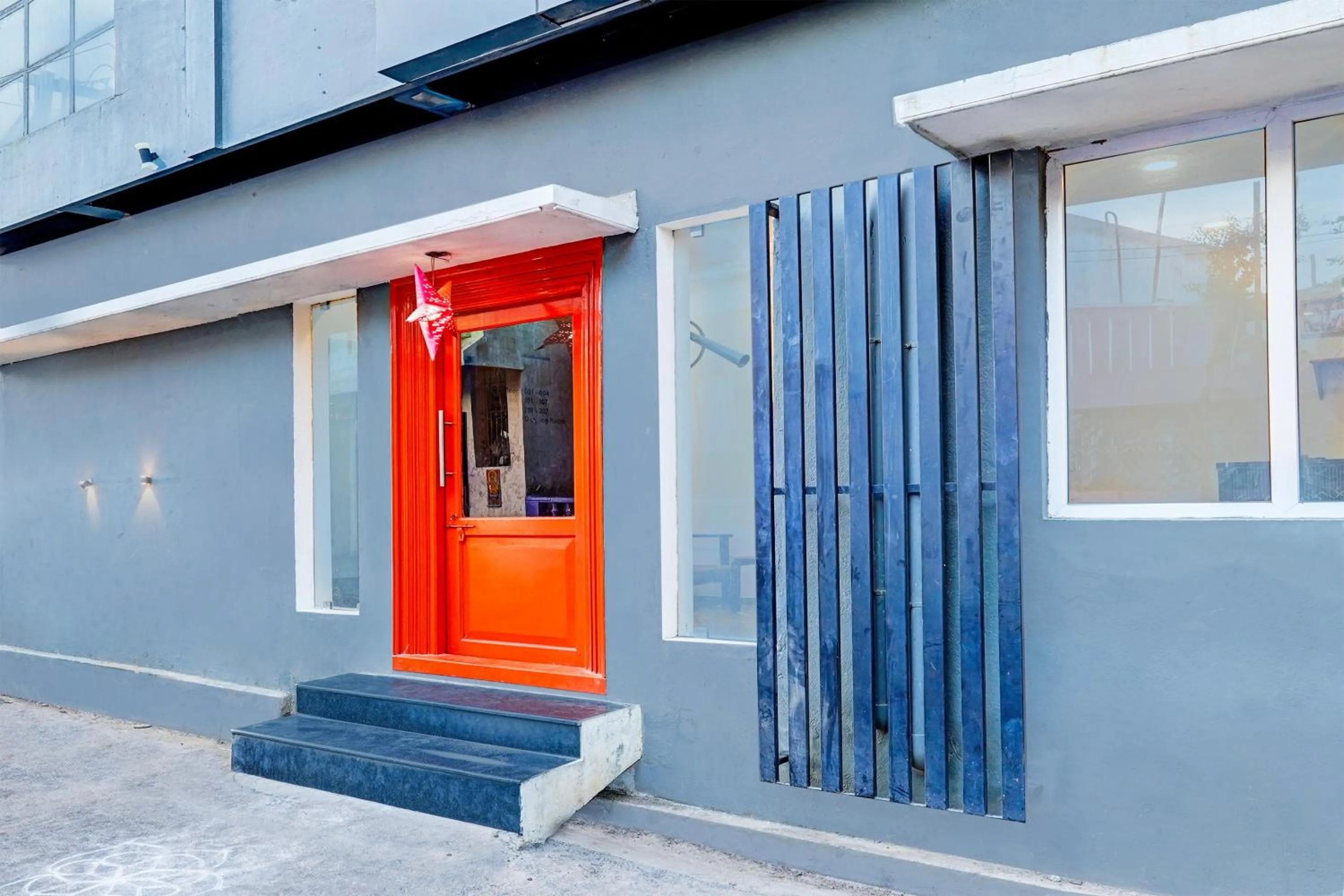Facade/entrance in Super Townhouse Pondicherry