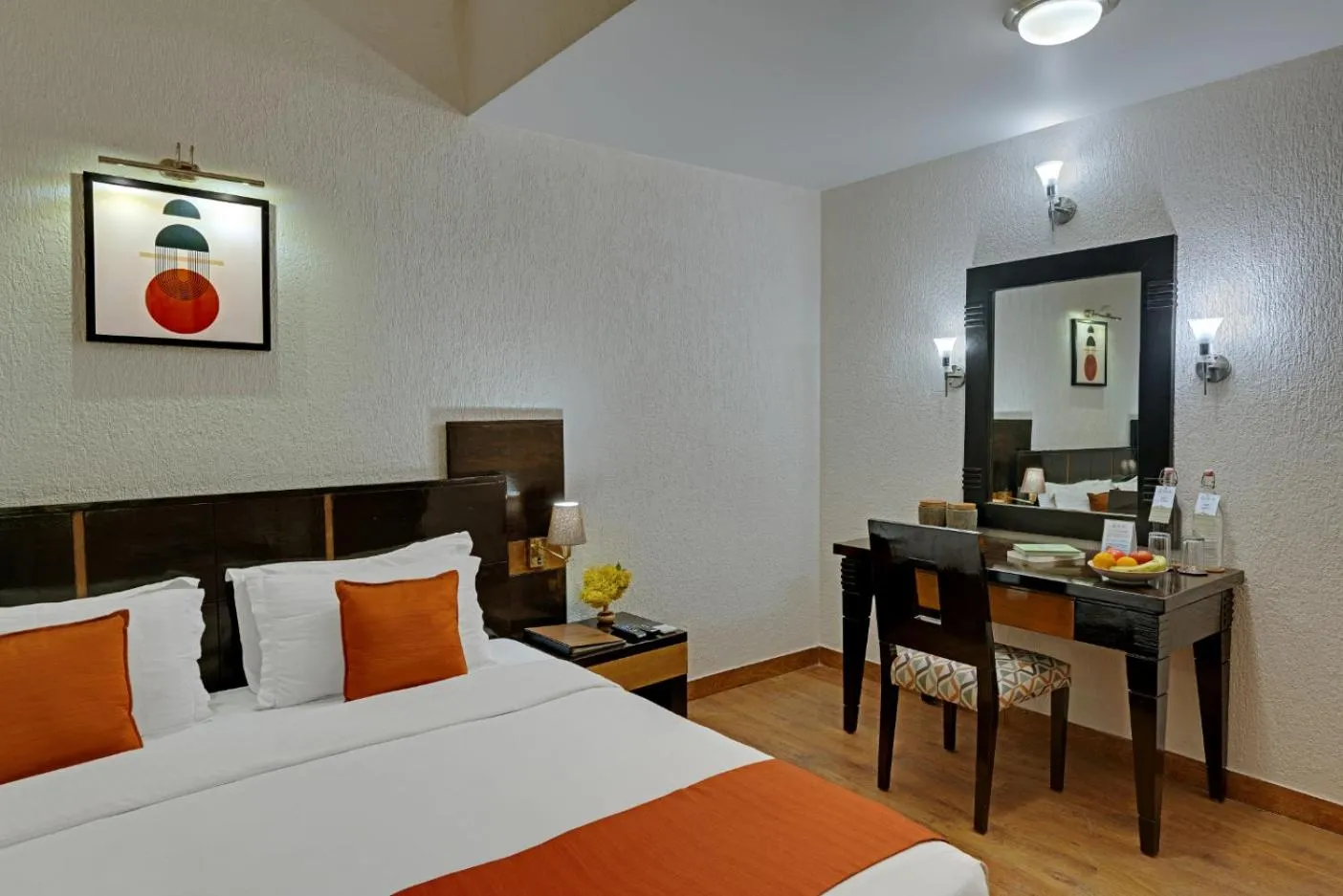 Bedroom, Bed in 8fold-Pinecrest By LaRiSa, Bhimtal