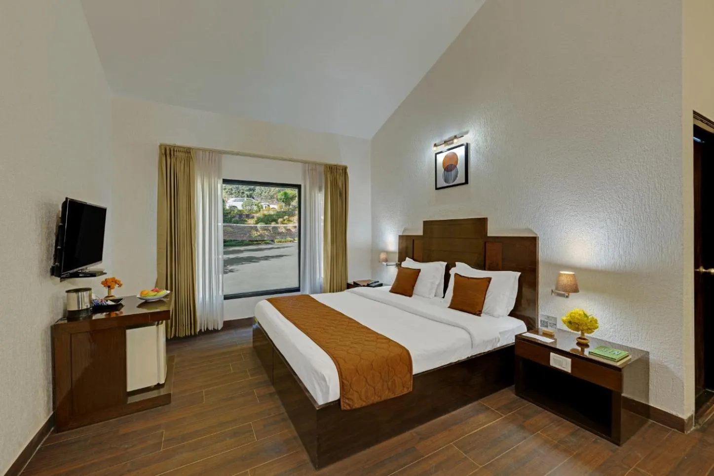 Bedroom, Bed in 8fold-Pinecrest By LaRiSa, Bhimtal