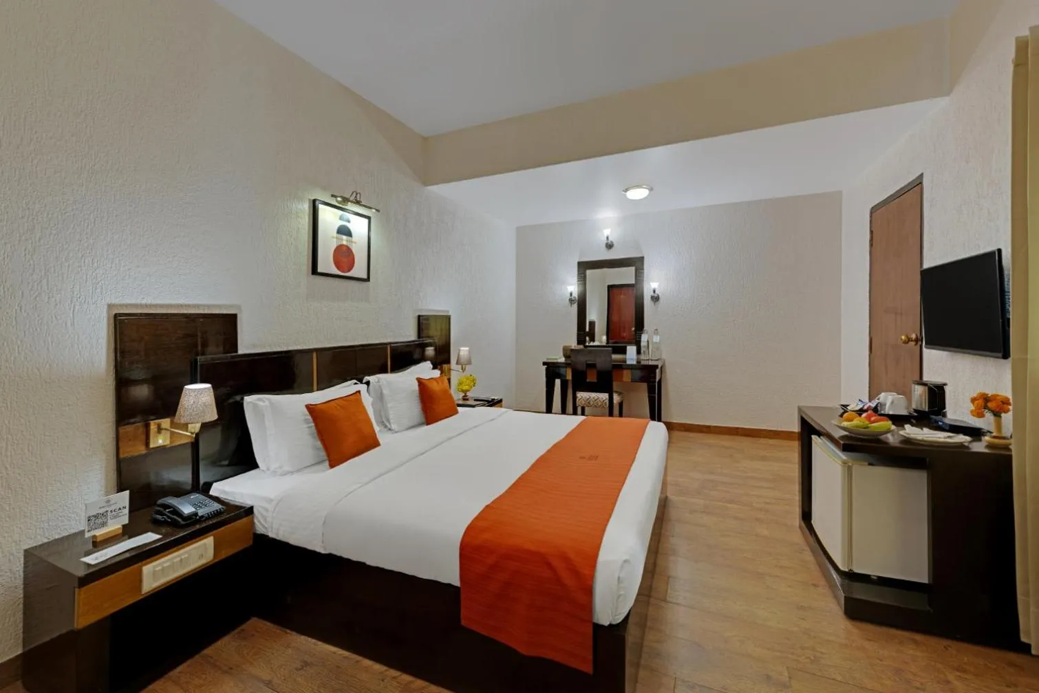 Bedroom, Bed in 8fold-Pinecrest By LaRiSa, Bhimtal