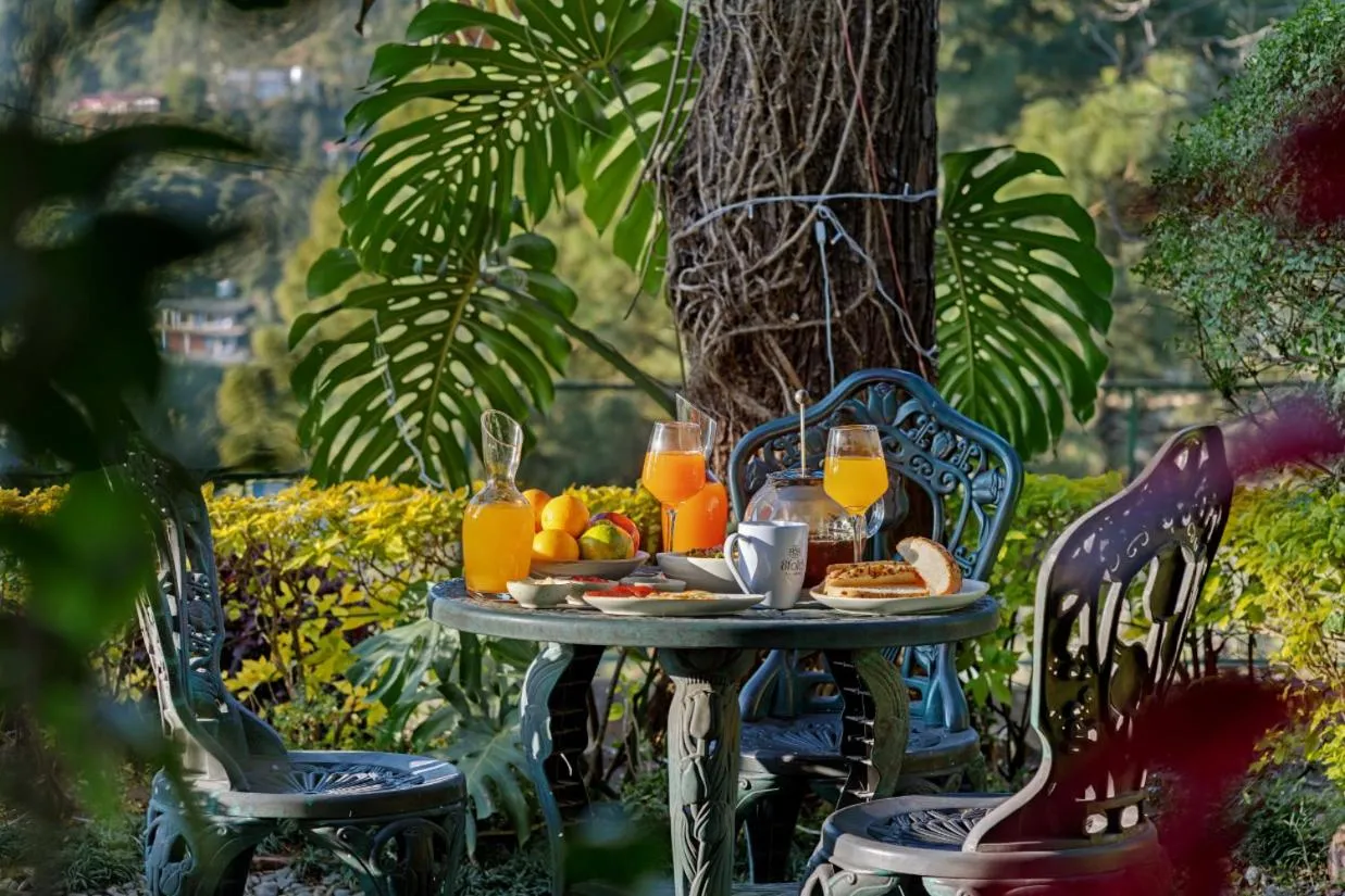 Breakfast in 8fold-Pinecrest By LaRiSa, Bhimtal