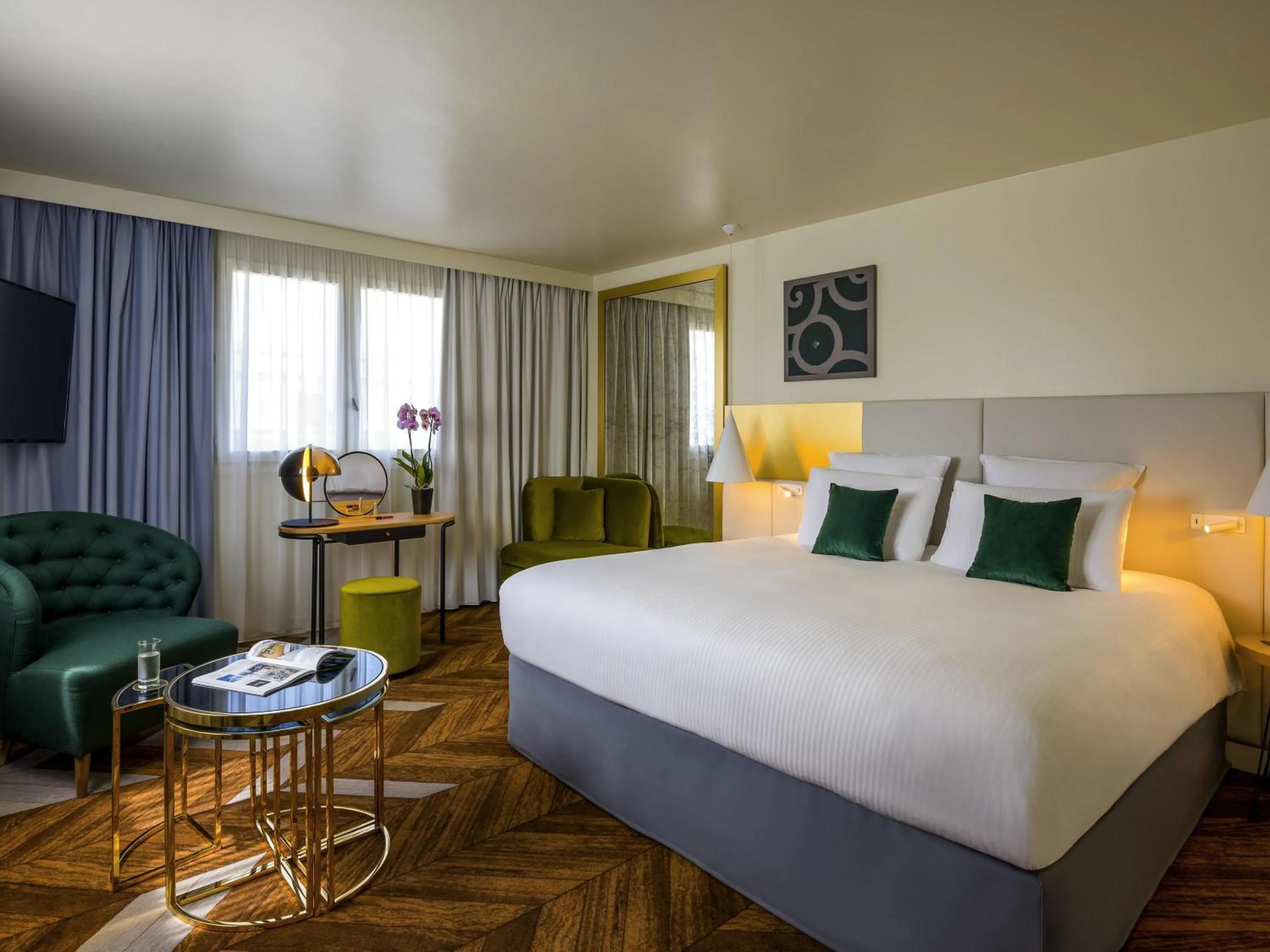 Bedroom, Bed in Le Louis Hotel Versailles Château - MGallery Collection