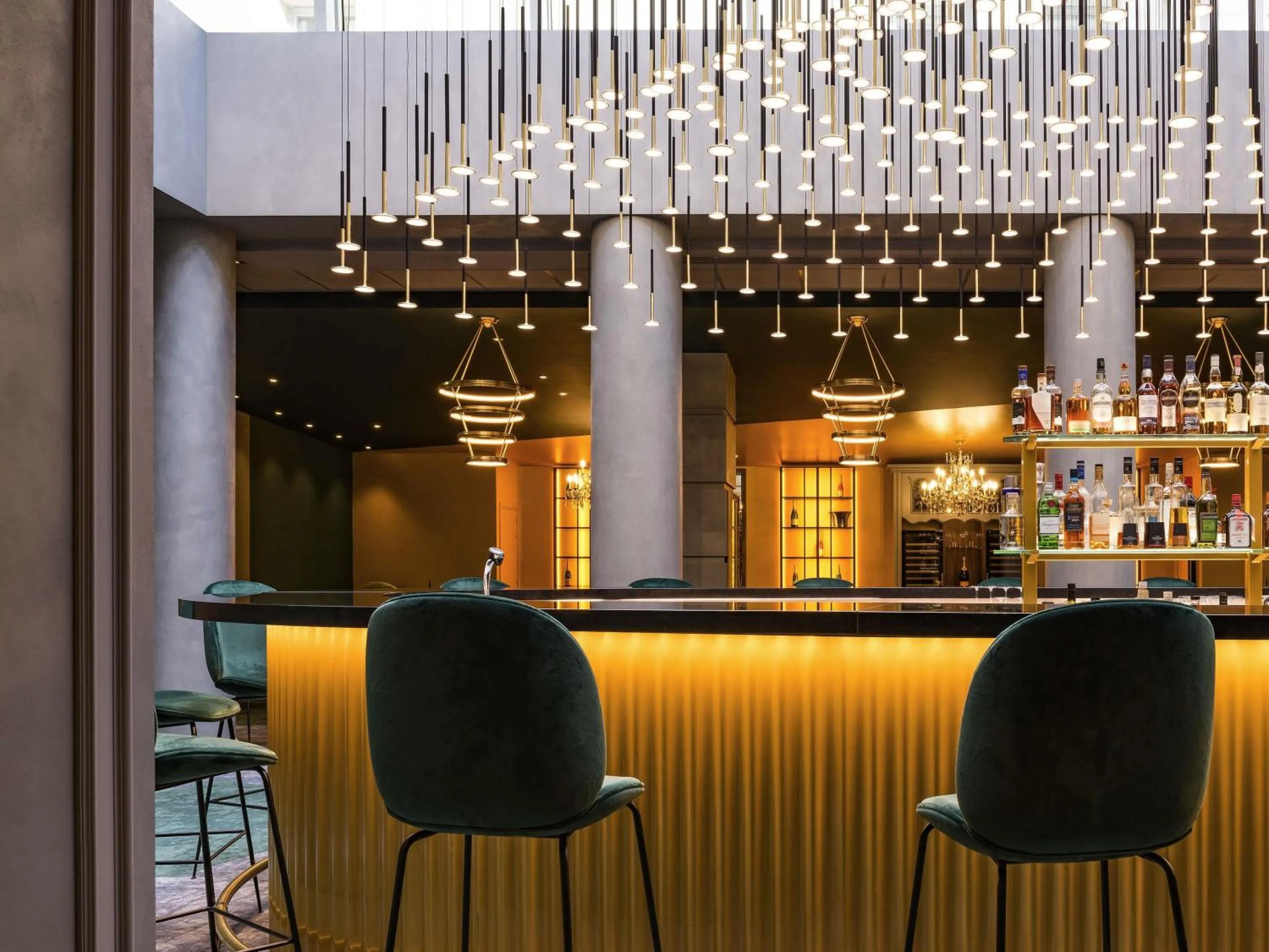 Lounge or bar in Le Louis Hotel Versailles Château - MGallery Collection