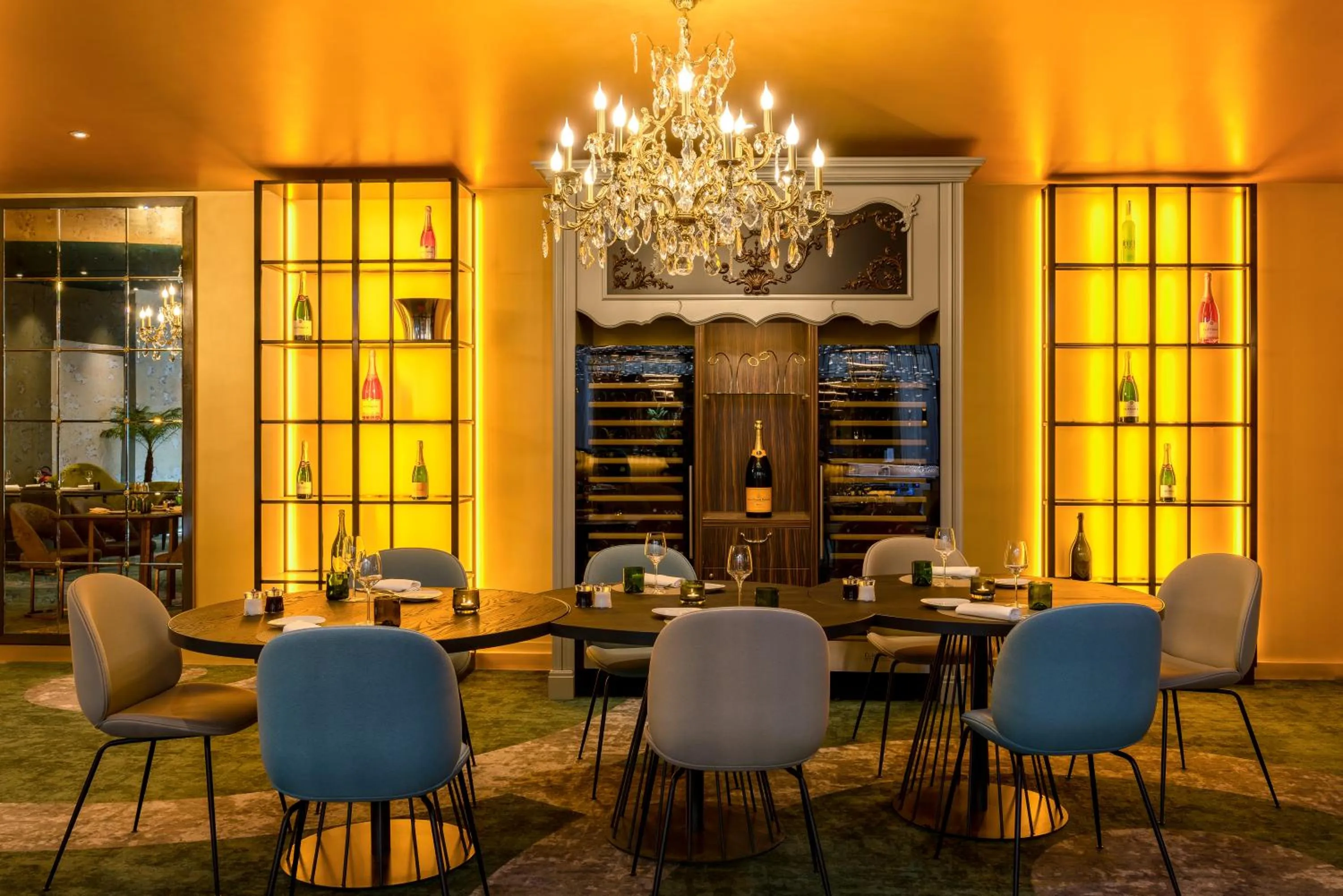 Restaurant/places to eat in Le Louis Hotel Versailles Château - MGallery Collection