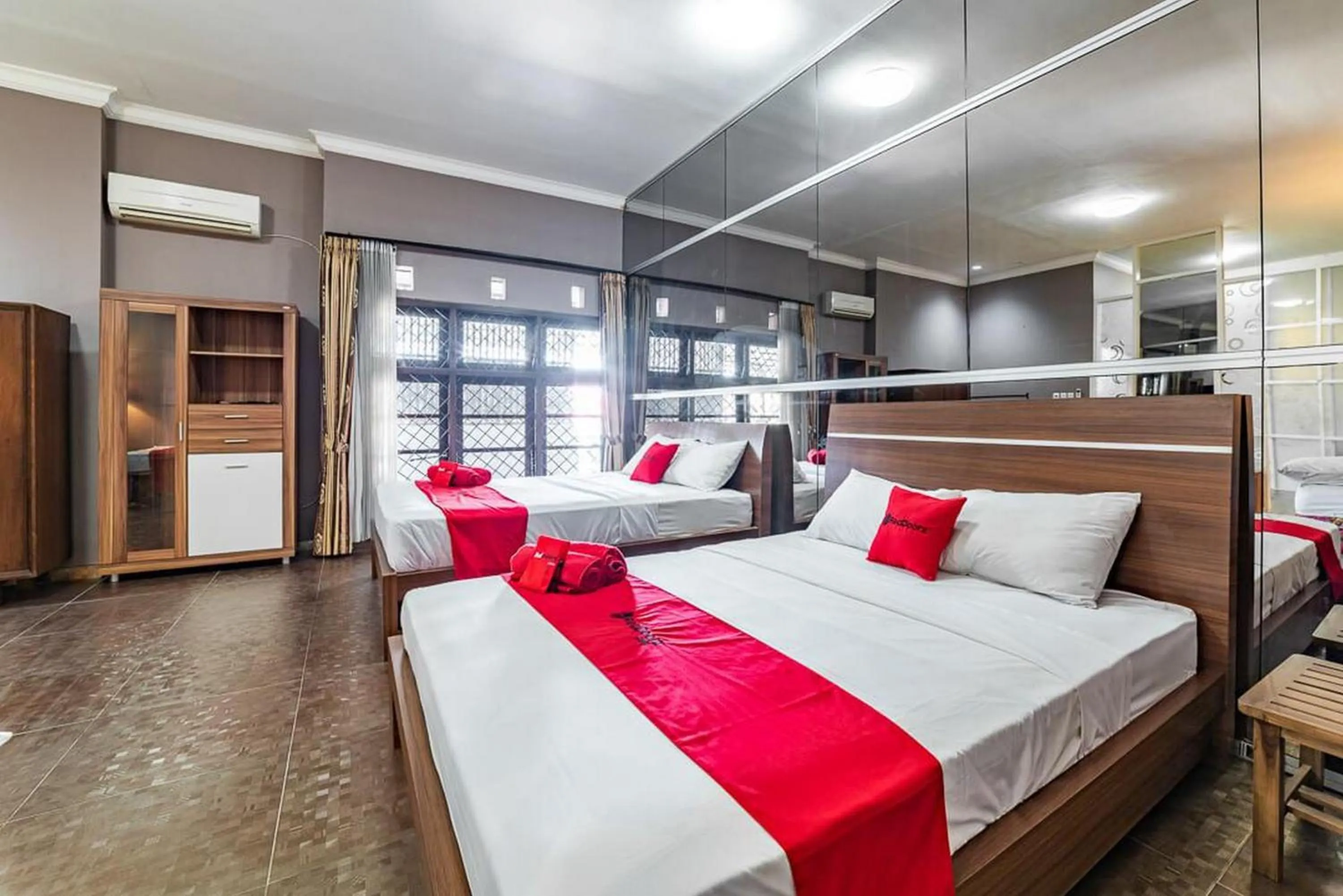 Bedroom, Bed in RedDoorz Syariah near RRI Malang