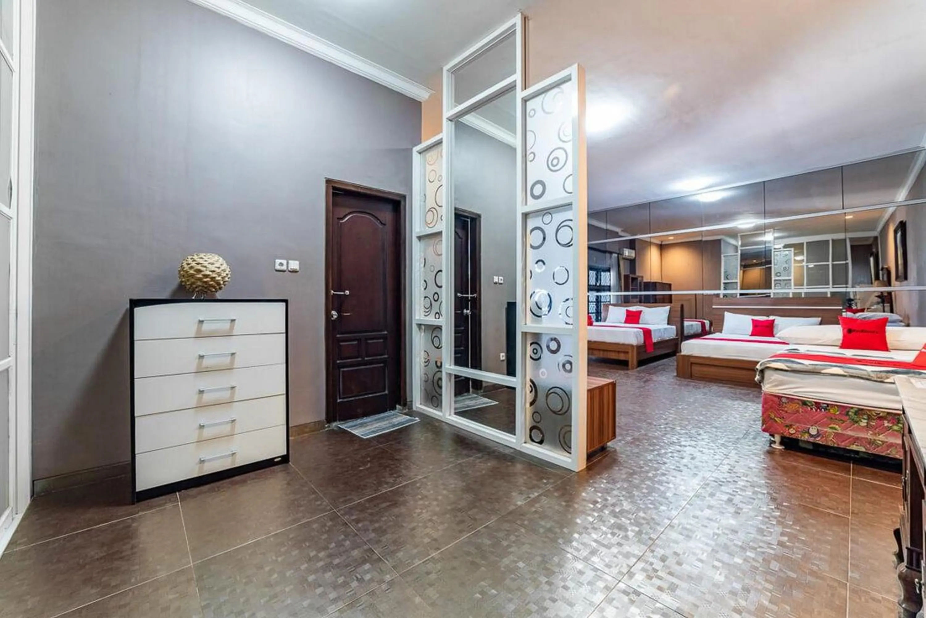 Bedroom, Bed in RedDoorz Syariah near RRI Malang