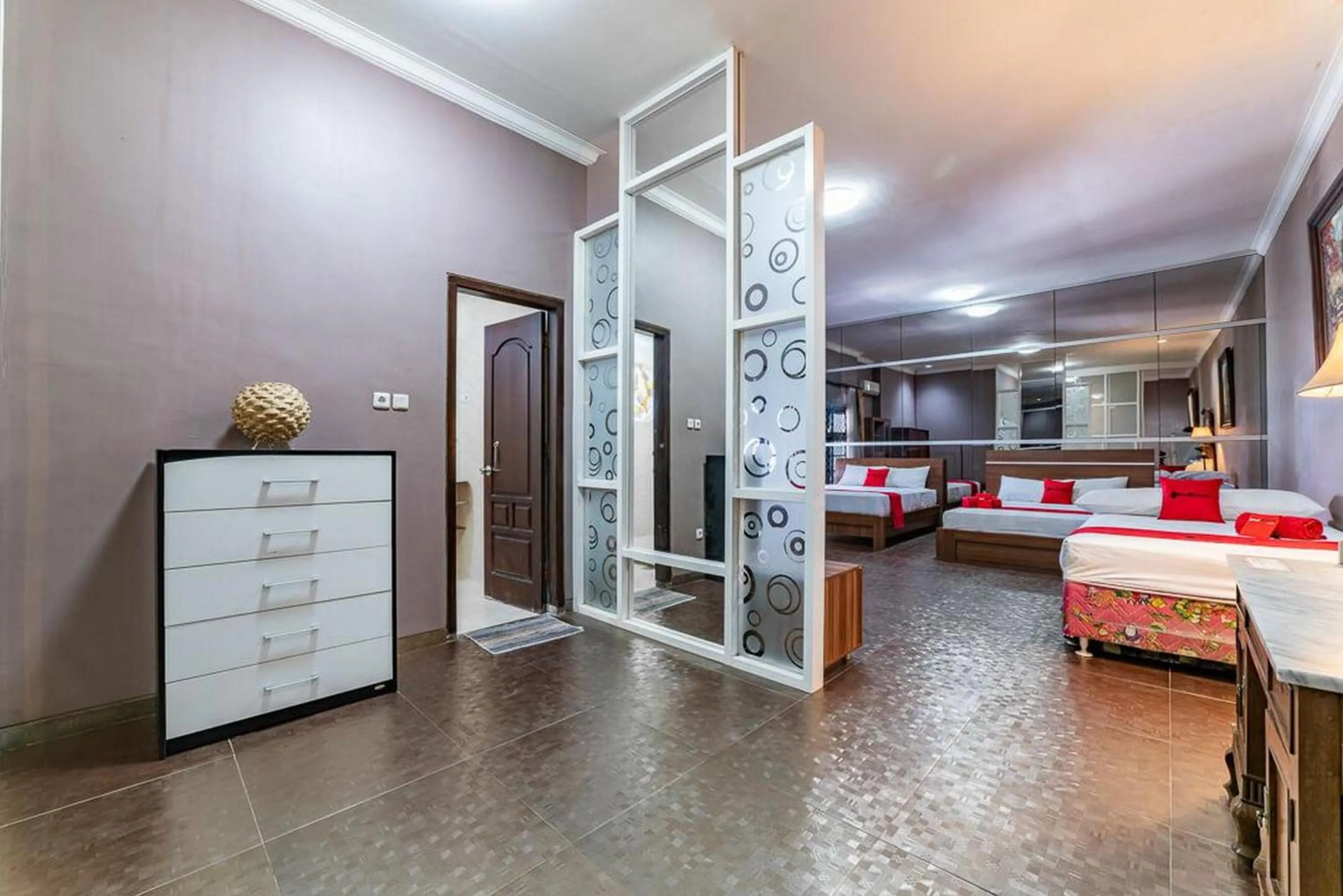 Bedroom, Bed in RedDoorz Syariah near RRI Malang