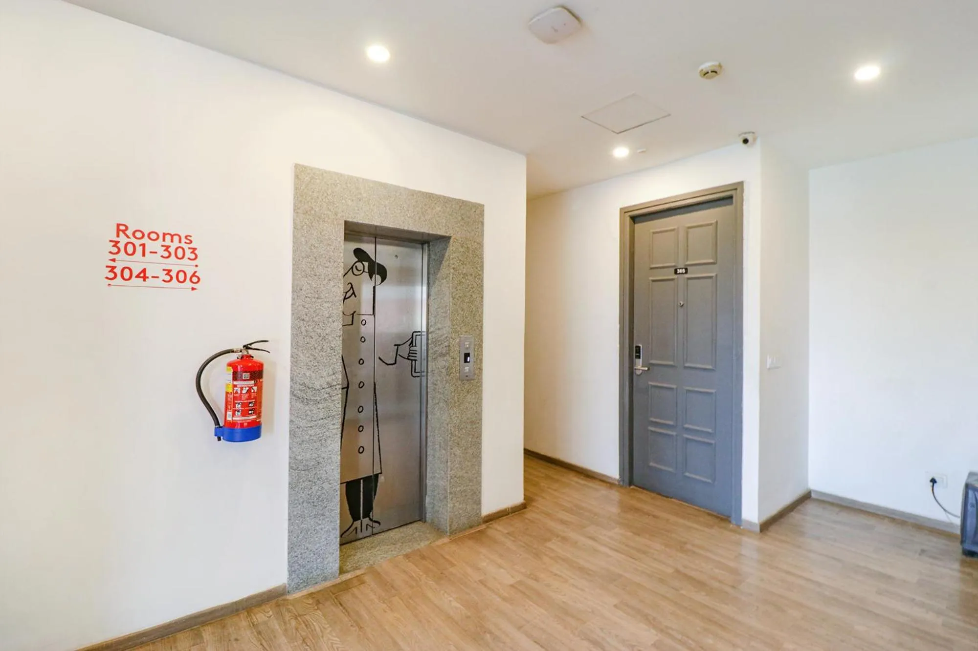 Lobby or reception in FabHotel Destiny Inn - Nr Medanta Hospital