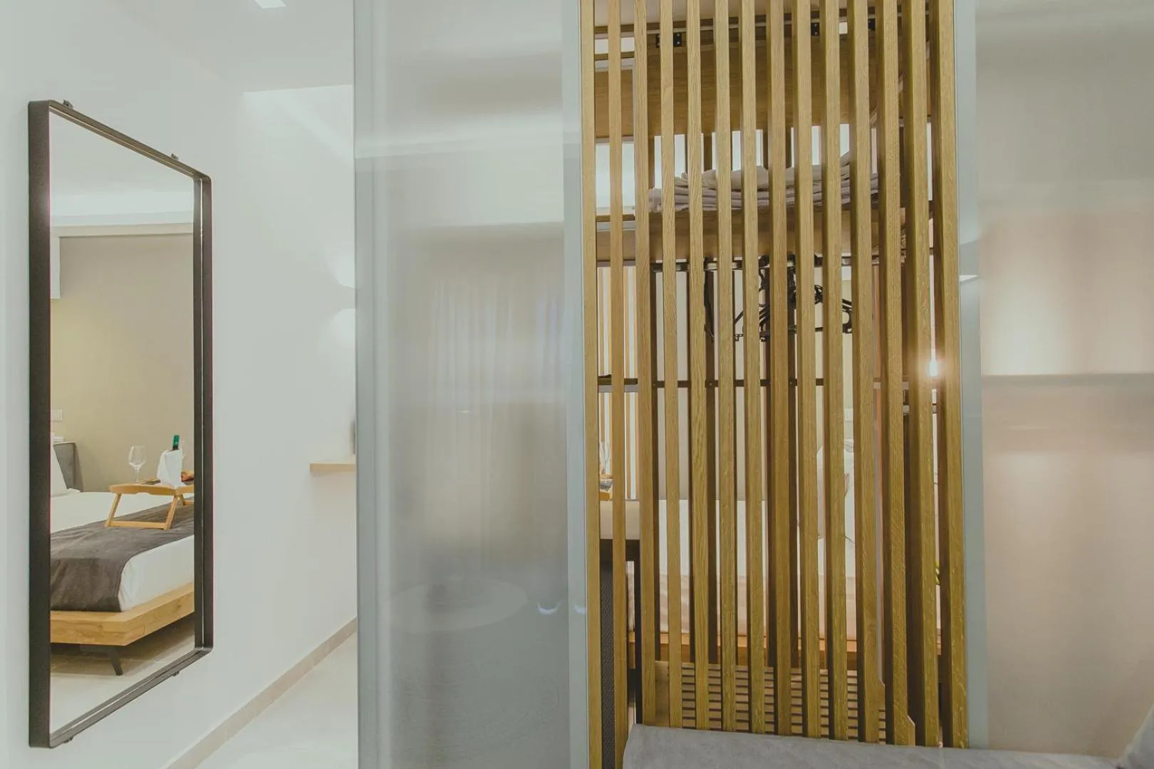 Living room, Bed in Hotel Papagalos