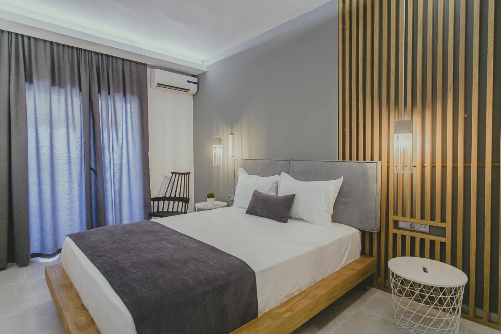 Bed in Hotel Papagalos