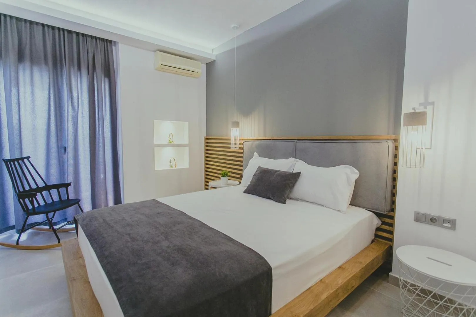 Bed in Hotel Papagalos