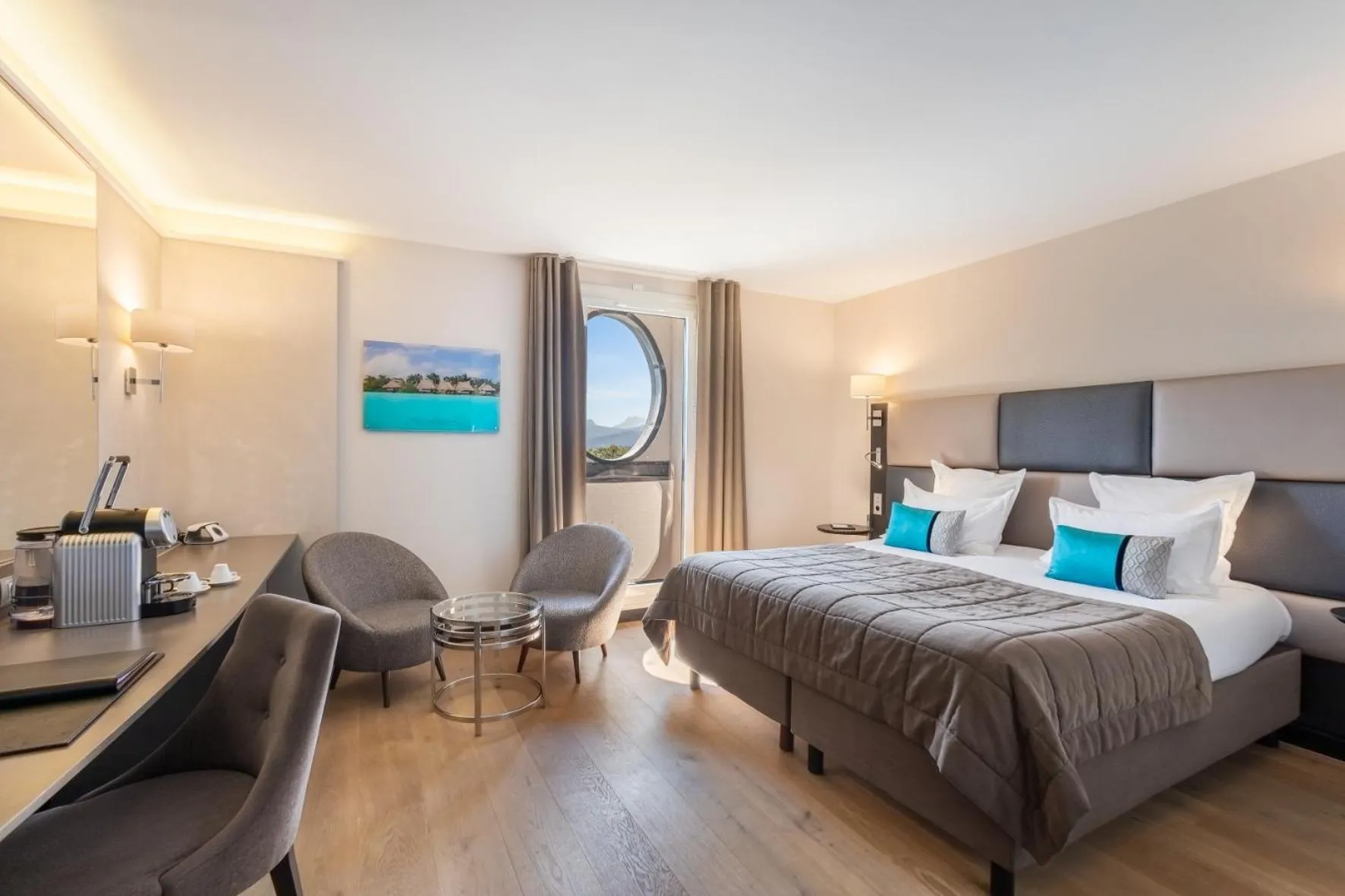 Photo of the whole room, Bed in Impérial Palace