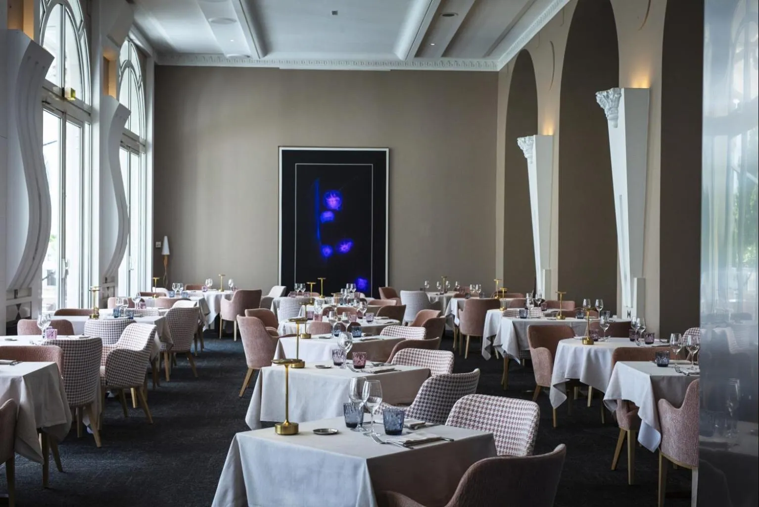 Restaurant/places to eat in Impérial Palace