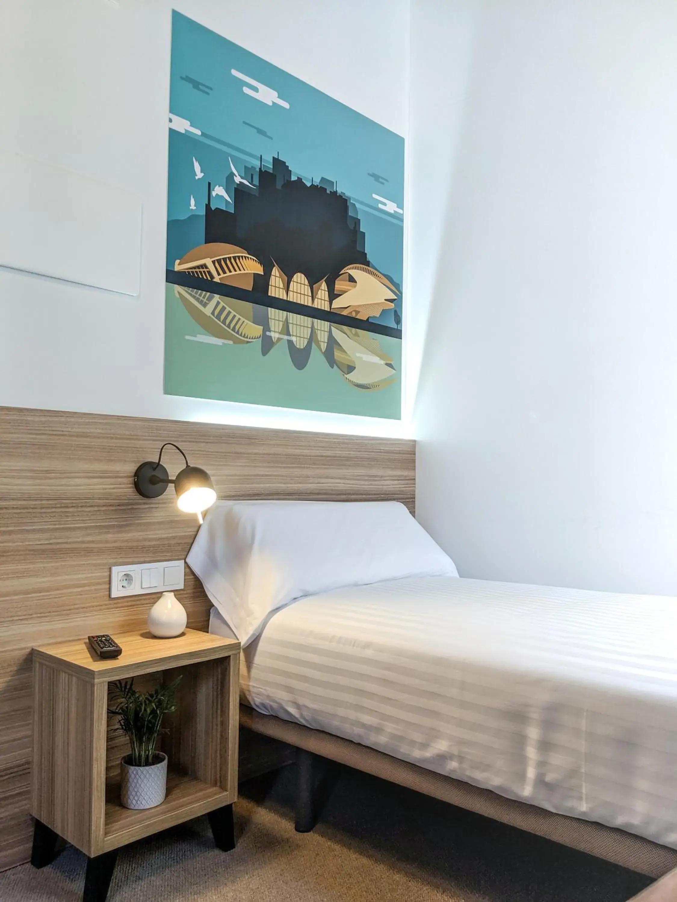 Single Room in Original Domino House Single Room in Original Domino House